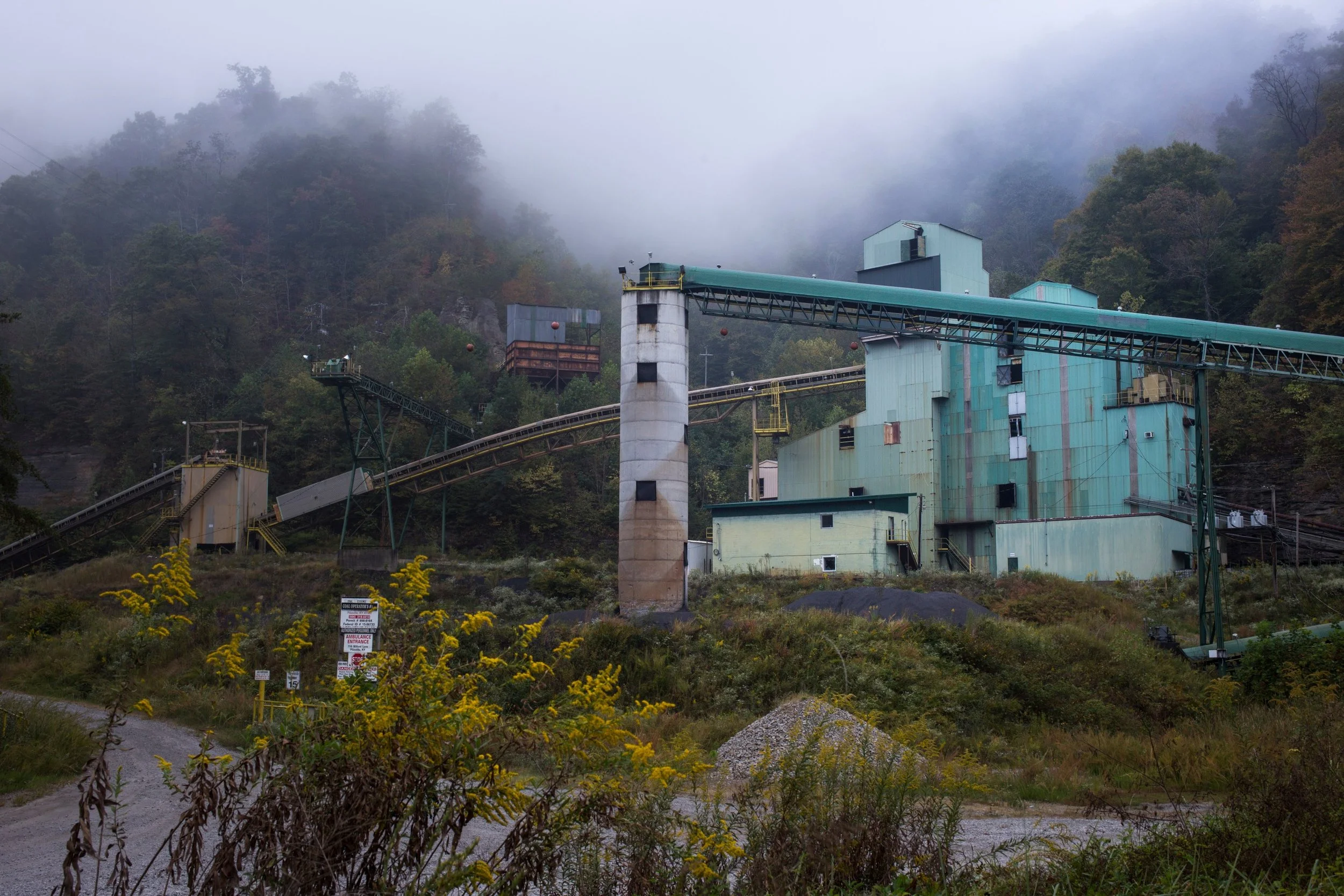  A nonoperative coal wash sits tucked away in the mountainside in Justiceville, Kentucky, on Friday, September 29, 2017. (Photo by Brittany Greeson) 