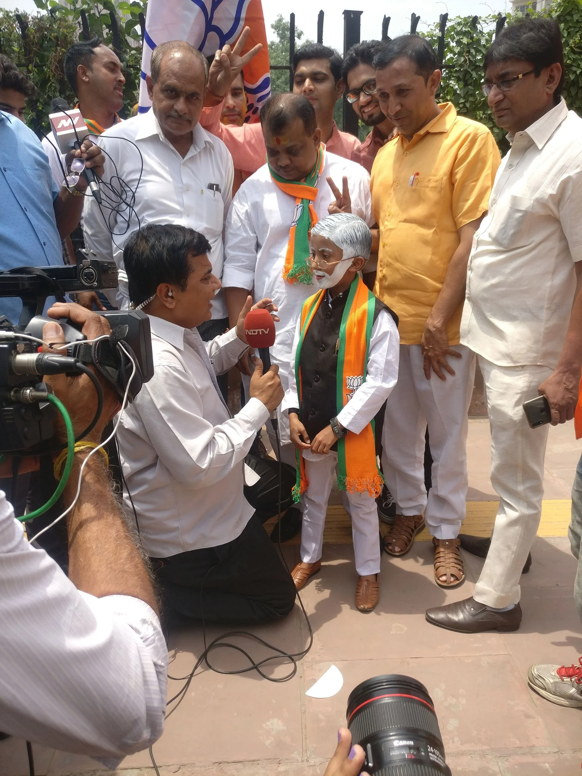 A journalist interviews a child dressed as Modi. (Photo by Manon Verchot/GroundTruth) 