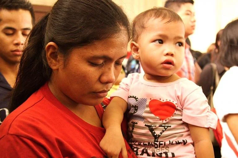 Philippines embraces free birth control despite opposition from Catholic Church (VIDEO)