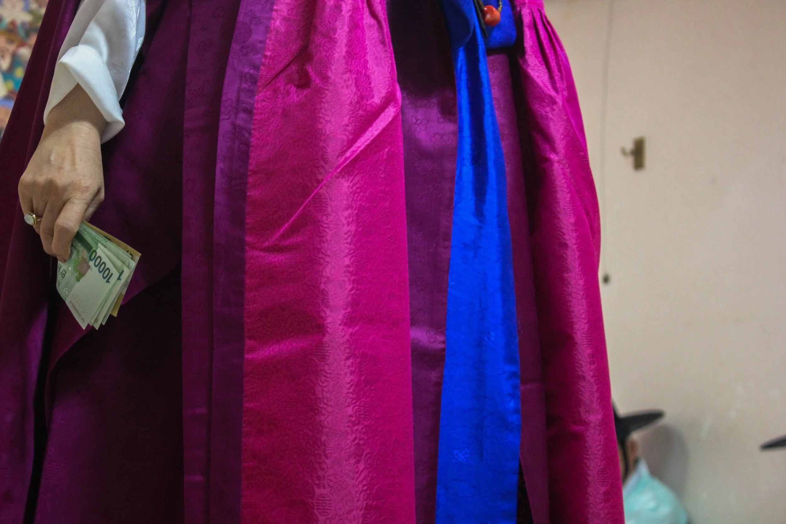  The price of any given ceremony can be affected by both the economic status of the person receiving the blessing, and the expertise and talent of the shaman that’s giving it. As the leader of the Kyunshin Federation, the South Korean government appo