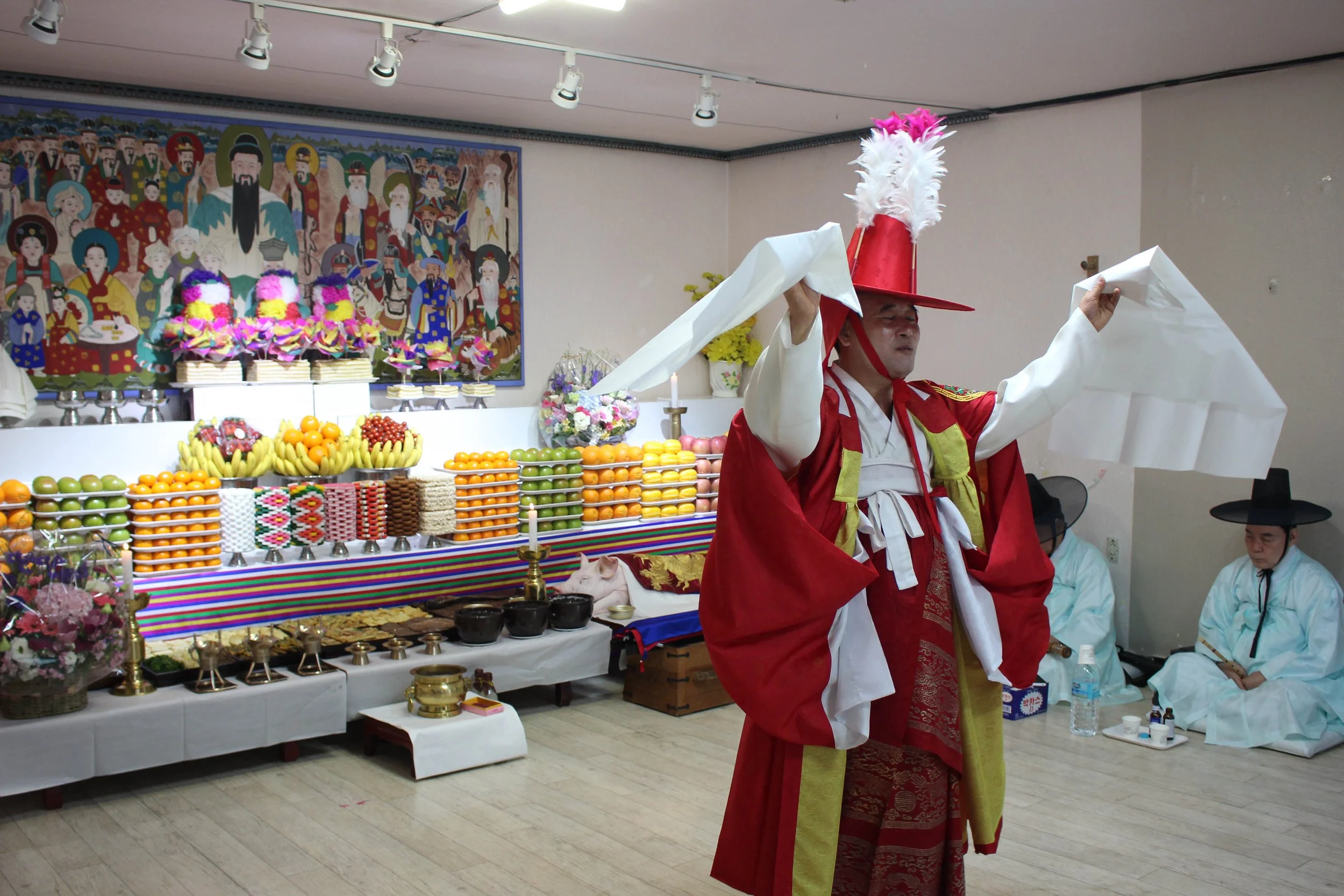  During the ceremony, shamans are believed to connect with different gods. They begin with the highest power, the God of heaven, and work their way down through gods of mountains, ancestors, military, among others. (Miranda Mazariegos/GroundTruth)   