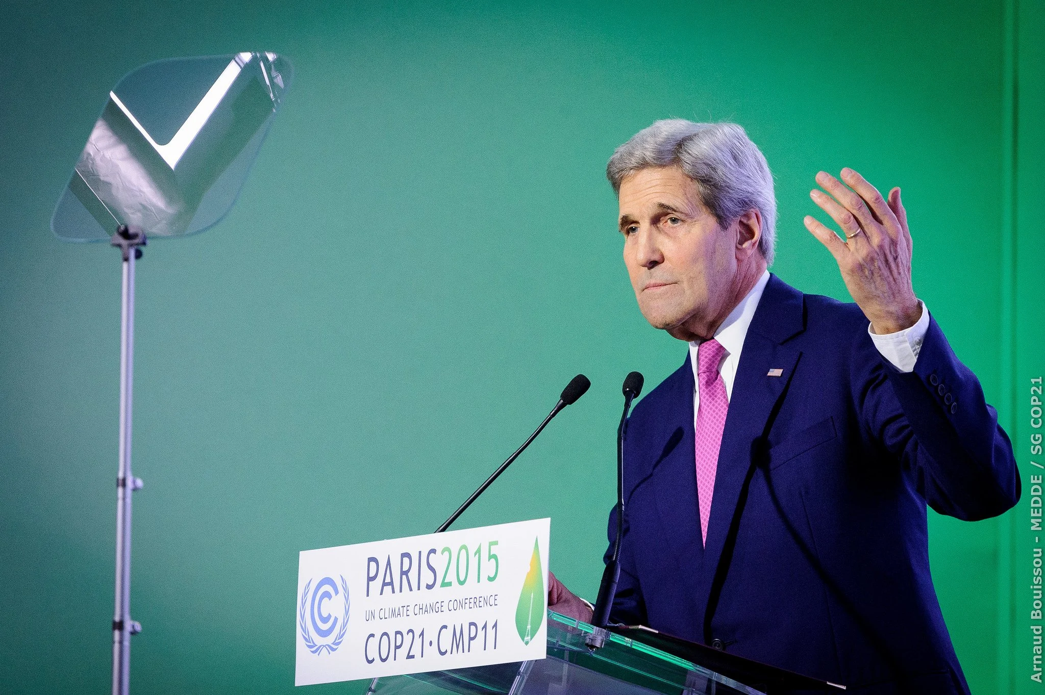 Kerry the statesman at a crossroads in Paris