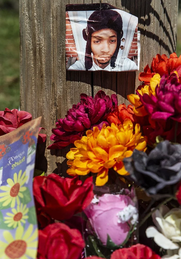  A memorial for Lee Eric Evans sits near the intersection of Central Street and Buena Vista Avenue in Jackson, Miss. Thursday, September 19, 2018. Evans’ body was found at the intersection Saturday, July 7, 2018. (Photo by Eric J. Shelton/GroundTruth