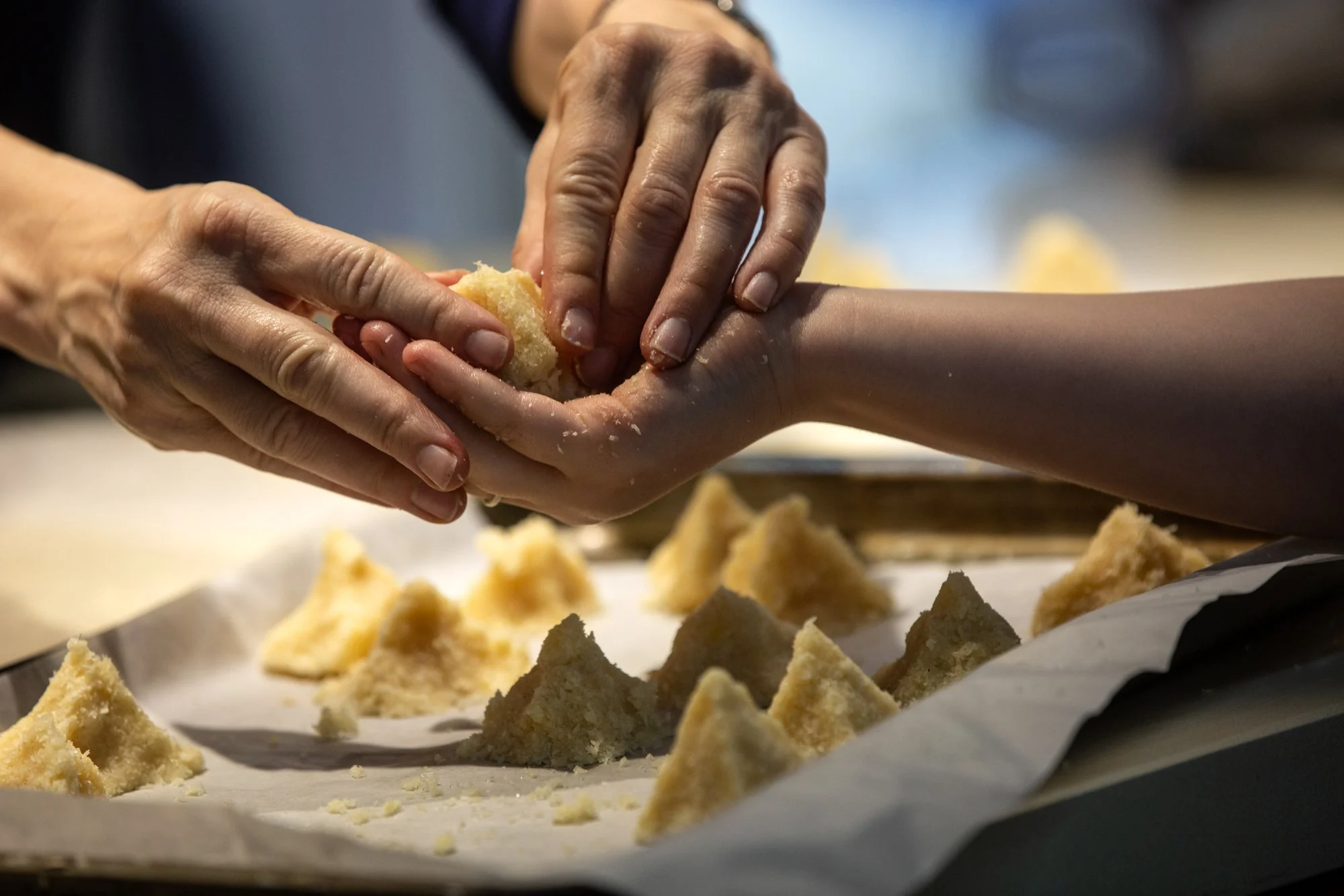  Naomi Marmon Grumet makes coconut macaroons with her children at her home in Jerusalem ahead of the Passover holiday on April 7, 2020. (Photo by Heidi Levine/GroundTruth) 