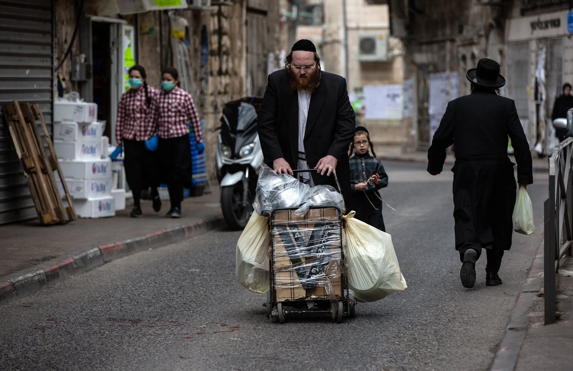  Ultra Orthodox Jews are seen shopping ahead of the Passover holiday in the Jerusalem neighborhood of Mea Shearem on April 4,2020. Many of Israel’s ultra-Orthodox residents, obeying their religious leaders, have ignored pleas to stay home as the high