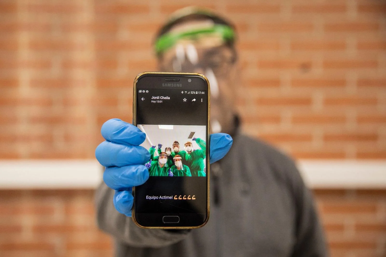  A Coronavirus Maker volunteer shows the photo of health workers wearing their masks. (Photo by Santi Palacios) 