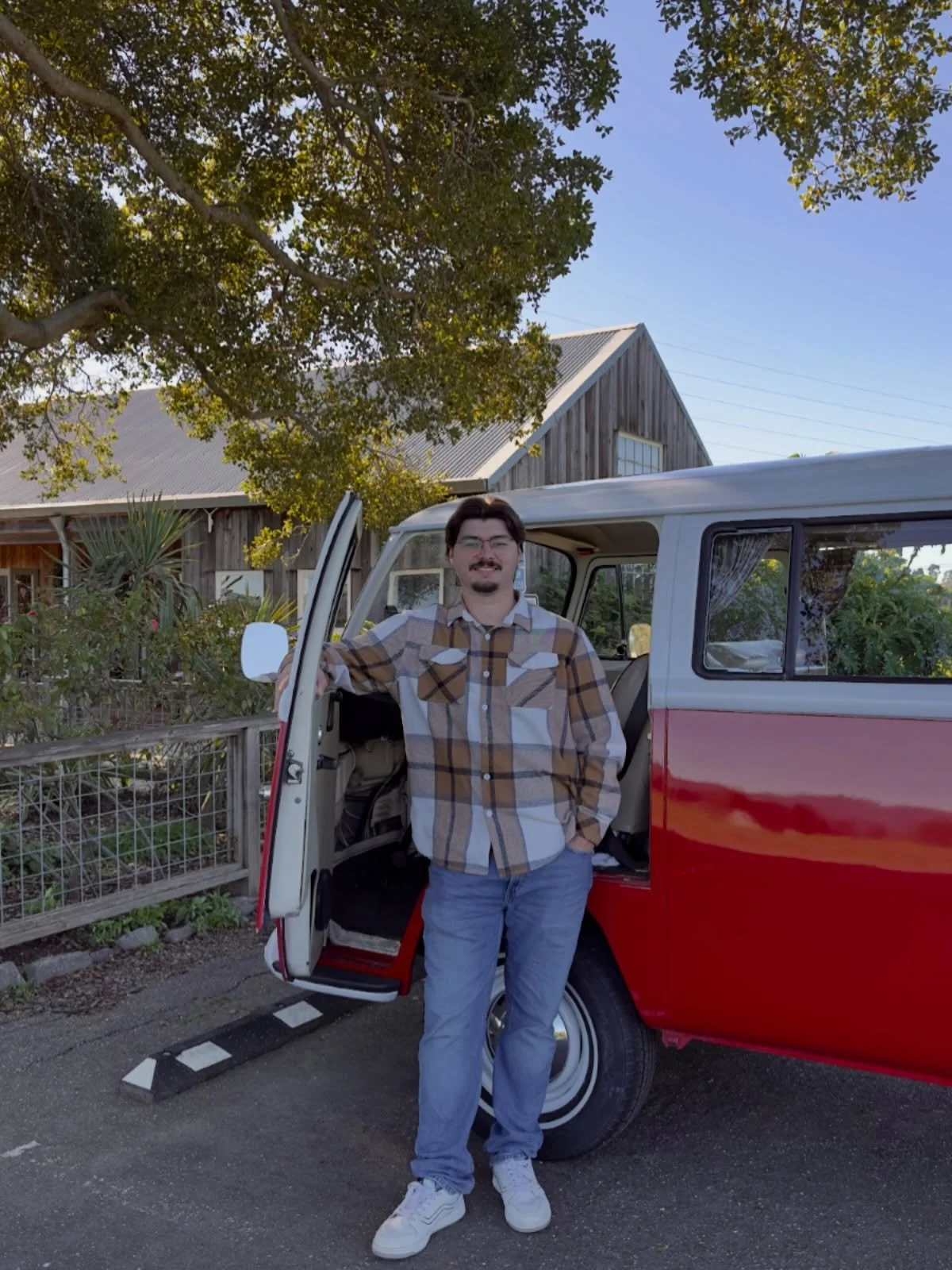 Guide Spotlight: Ronnie ✨

Ronnie&rsquo;s the kind of guide who remembers your favorite pour and your hometown team. Off the clock, he&rsquo;s golfing, hanging with his blue heeler Jagger, and rooting hard for the 49ers and pretty much every Bay Area