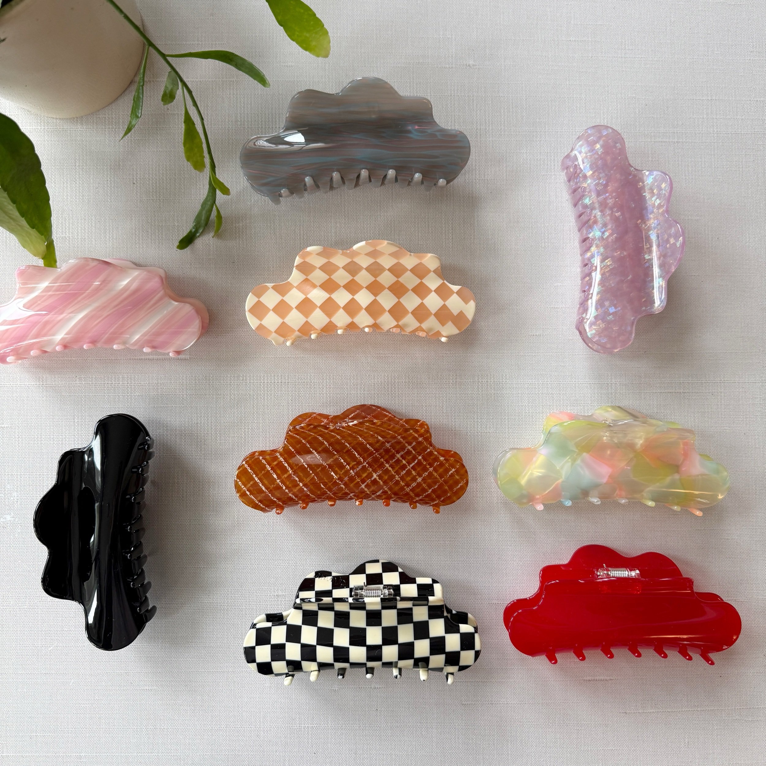 Nimbus Wavy Claw Clip