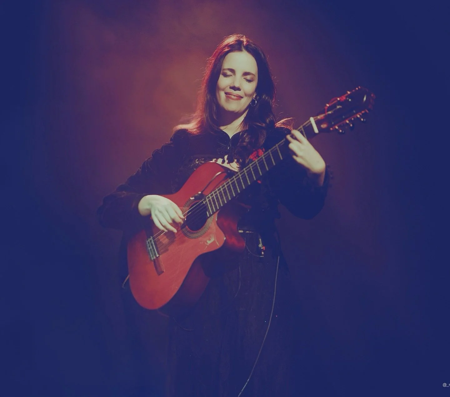 Joins us Friday, December 12 at 7pm 
Lau Noah @launoah57 warms up Studio 9 
with her original blend of guitar and vocals to North Adams, after a week of studio recording with the FreshGrass Institute Residency! Tickets studio9porches.com 

 #musicint