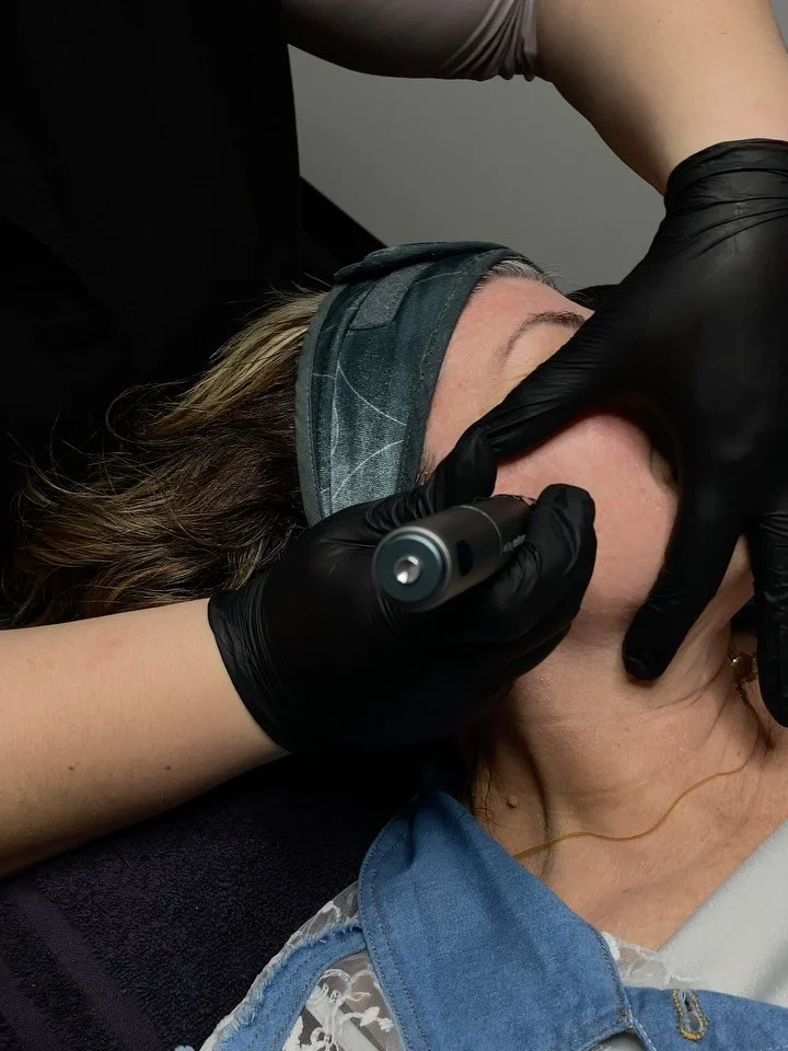 In case you&rsquo;re wondering what it looks like to get a nano fusion facial with me 😌✨ Book your appointment today with the link in my bio! 

✨Embrace Esthetics Med Spa
✨Broken Arrow, Oklahoma