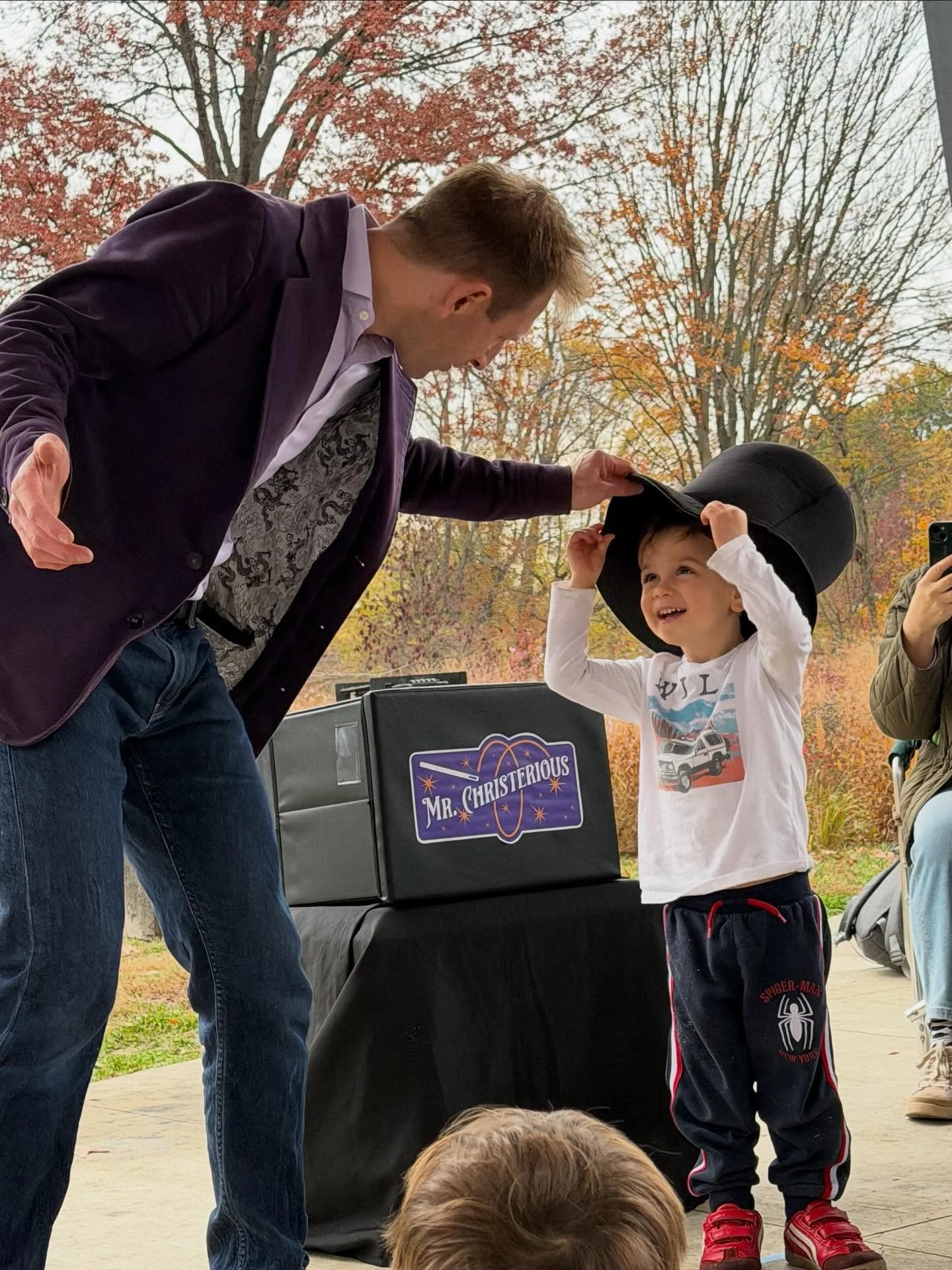 Super fun show for Noam&rsquo;s birthday today! The weather was gray but we made our own rainbows. 🎩🌈