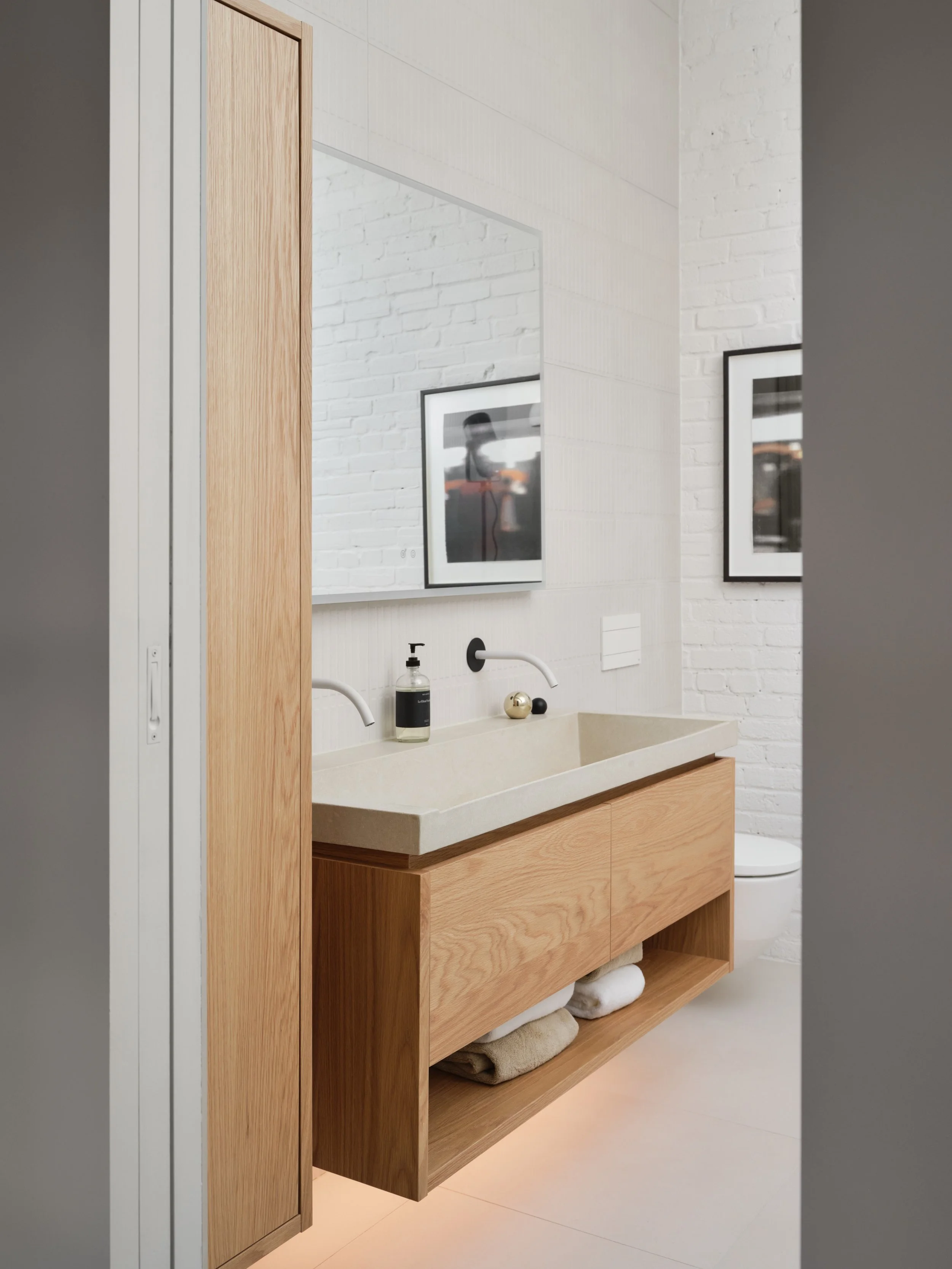 La vanité de salle de bain 