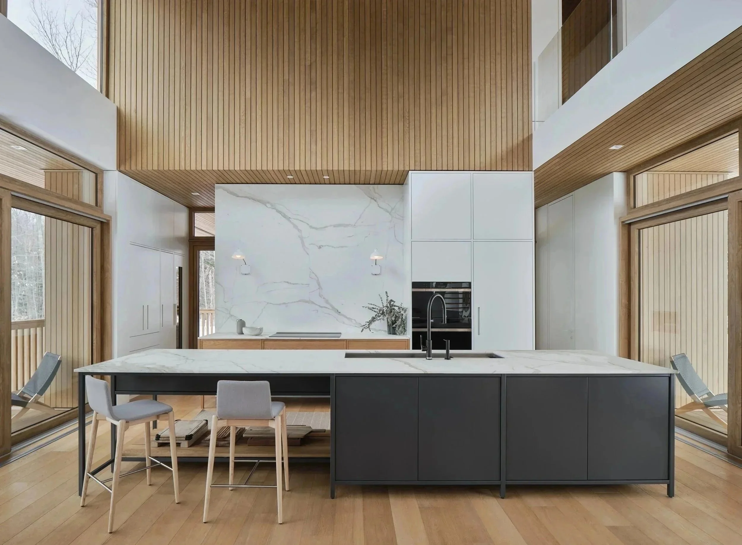 cuisine haut de gamme dans un espace ouvert à Montréal avec îlot central