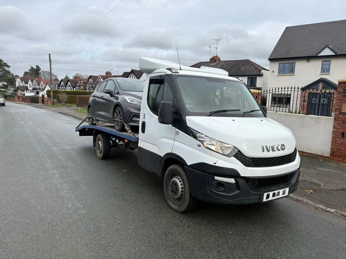 🚗✨ Saturday Recovery Success!✨🚗

In under an hour, we not only recovered the vehicle but also fitted a brand-new tyre, ensuring our customer was back on the road in no time. Whether it&rsquo;s recovery or repairs, we&rsquo;re here to help!

Got an 