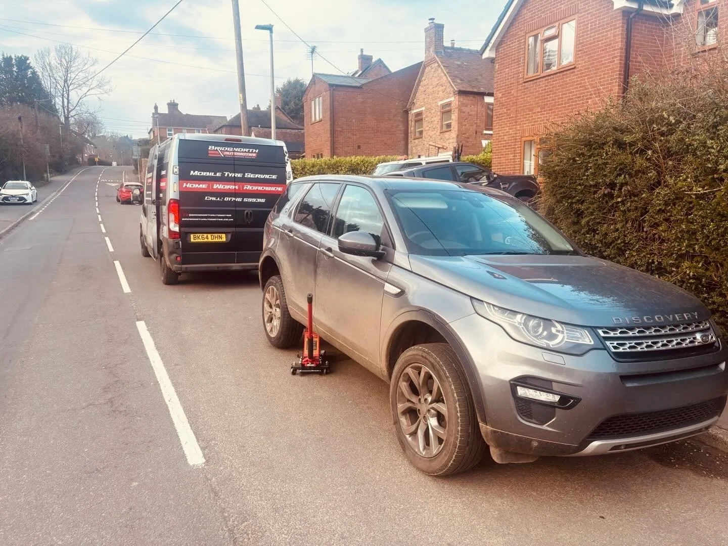 🚨 Roadside Tyre Rescue! 🚨

Another driver safely back on the road thanks to Martin at Bridgnorth Automotive.

A customer found themselves stuck with a damaged tyre, but help was just a phone call away. Martin was quickly on site, replaced the tyre 