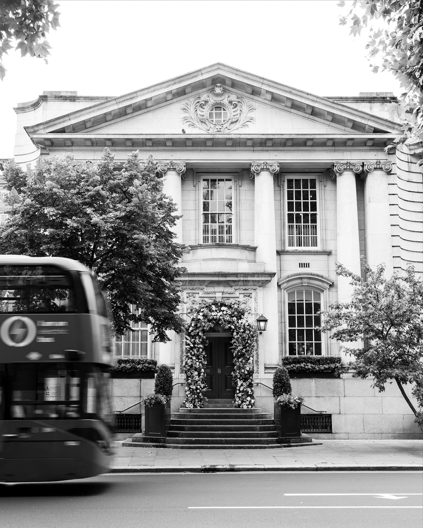 L&amp;M in Chelsea on their wedding day 🤍

london photographer, uk cinematic photographer, couples photographer uk, london wedding photographer, storytelling photographer uk, engagement photographer london, wedding photographer, uk elopement photogr
