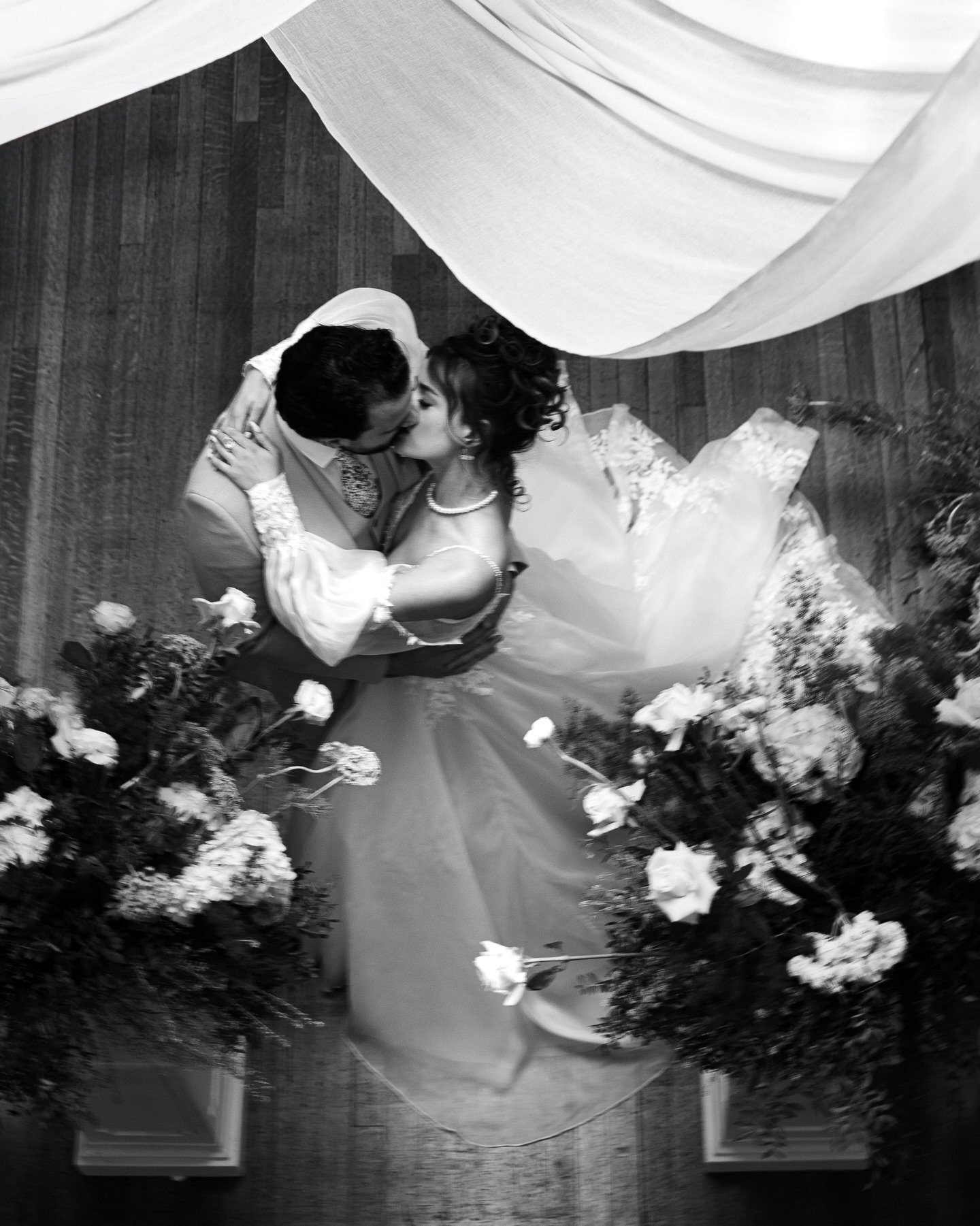 When amazing vendors come together, they really can create something beautiful 🪄
Back in March, I spent the day in the most enchanting setting at Hedsor House, and it was such a joy to capture Rose &amp; Eric and their connection in a space made wit