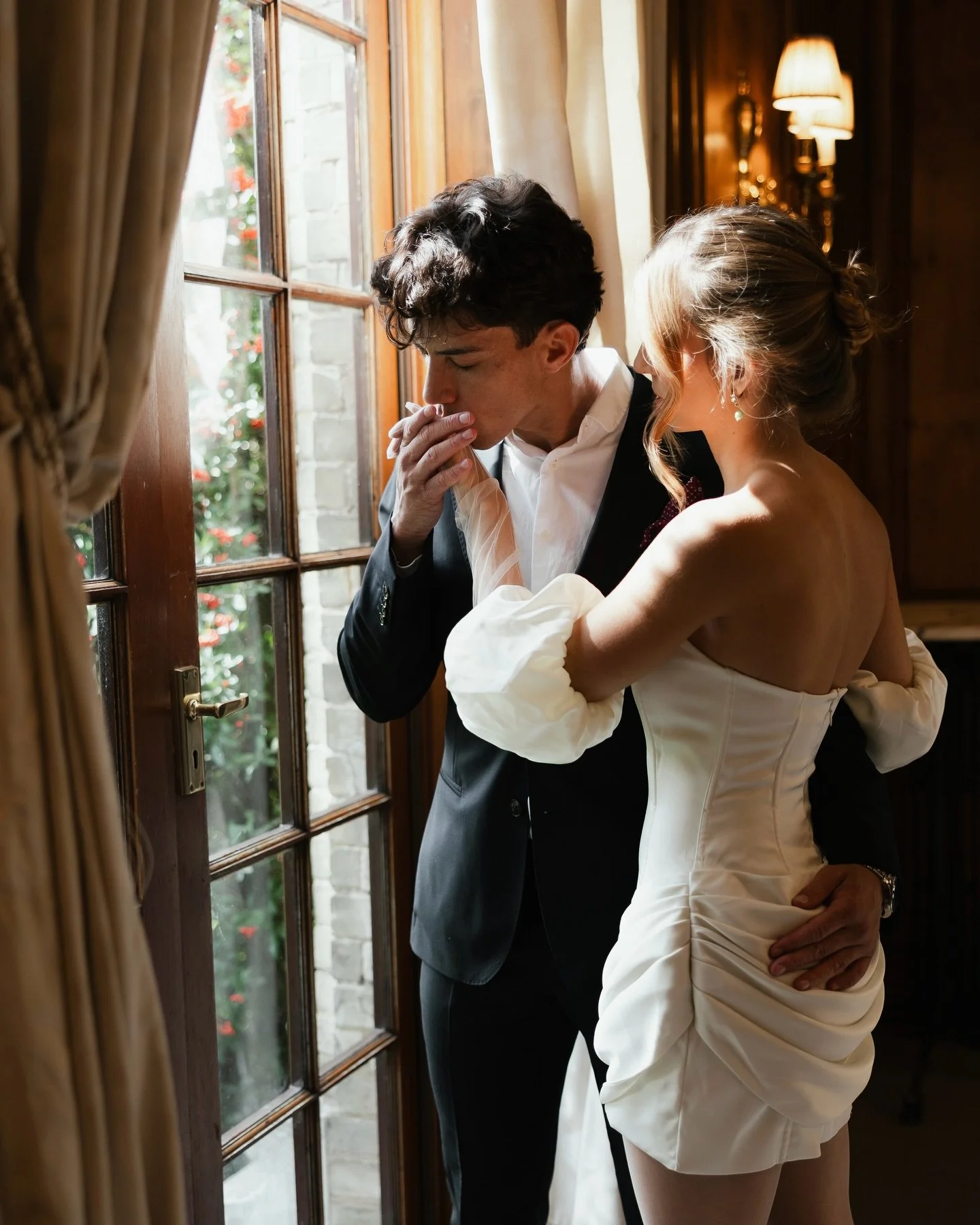 L&amp;M in their pre-wedding chapter 🦢🕯️✨

london wedding photographer, uk wedding photographer, film wedding photographer, england wedding photographer, engagement photographer london, pre-wedding photographer london, bridal portrait photography, 