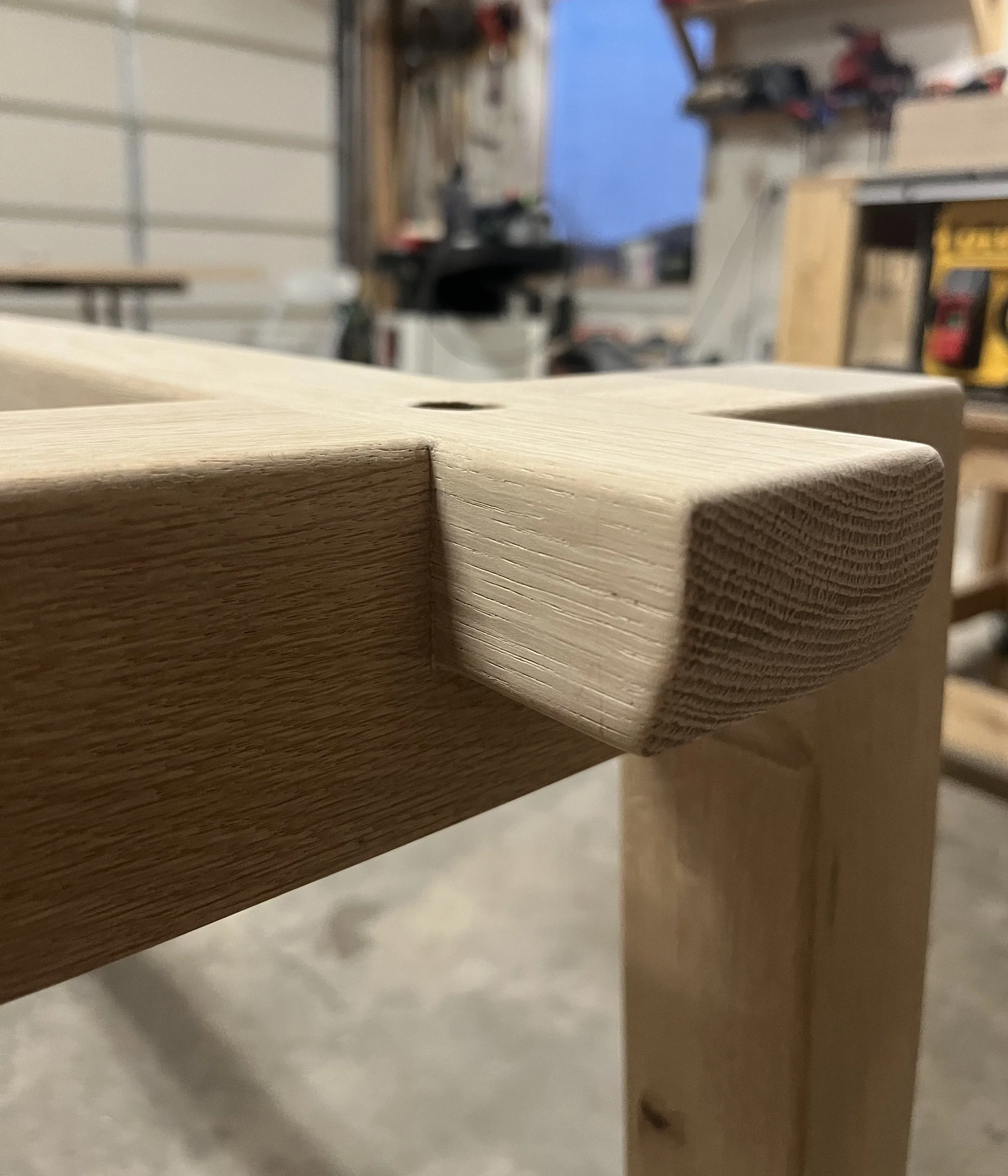 Custom dinging table white oak, handmande furniture and joinery In Midway utah.