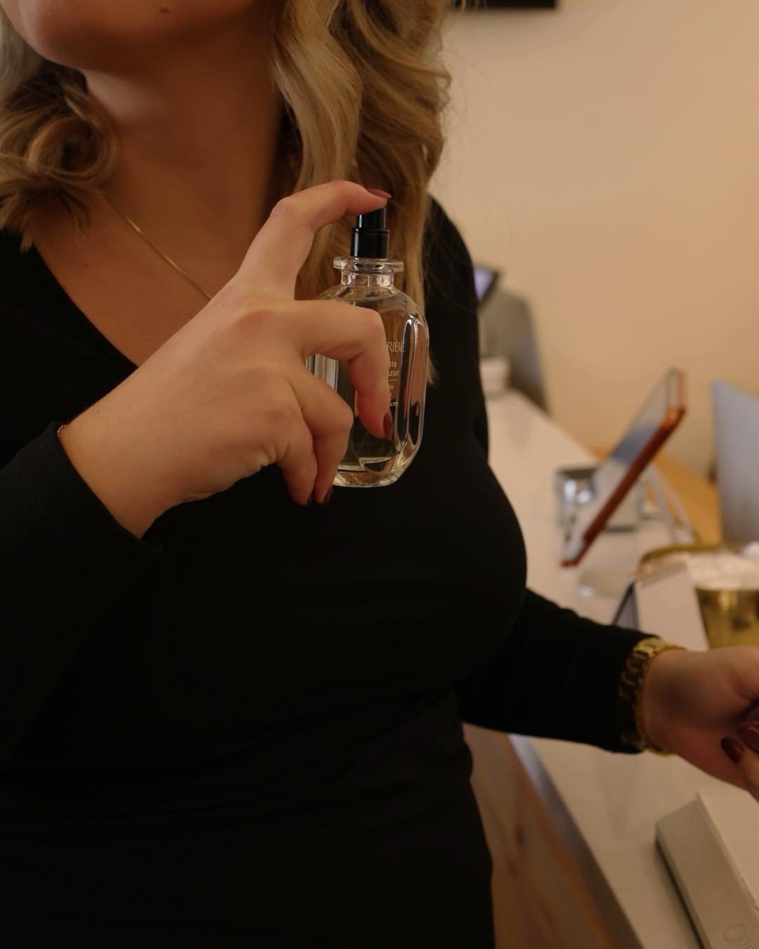 Did you know Oribe makes perfume?
Each fragrance carries the same signature luxury as their haircare &mdash; sophisticated, timeless, and beautifully crafted.

Think ahead this season&hellip; Oribe perfumes make the perfect Christmas gift for someone