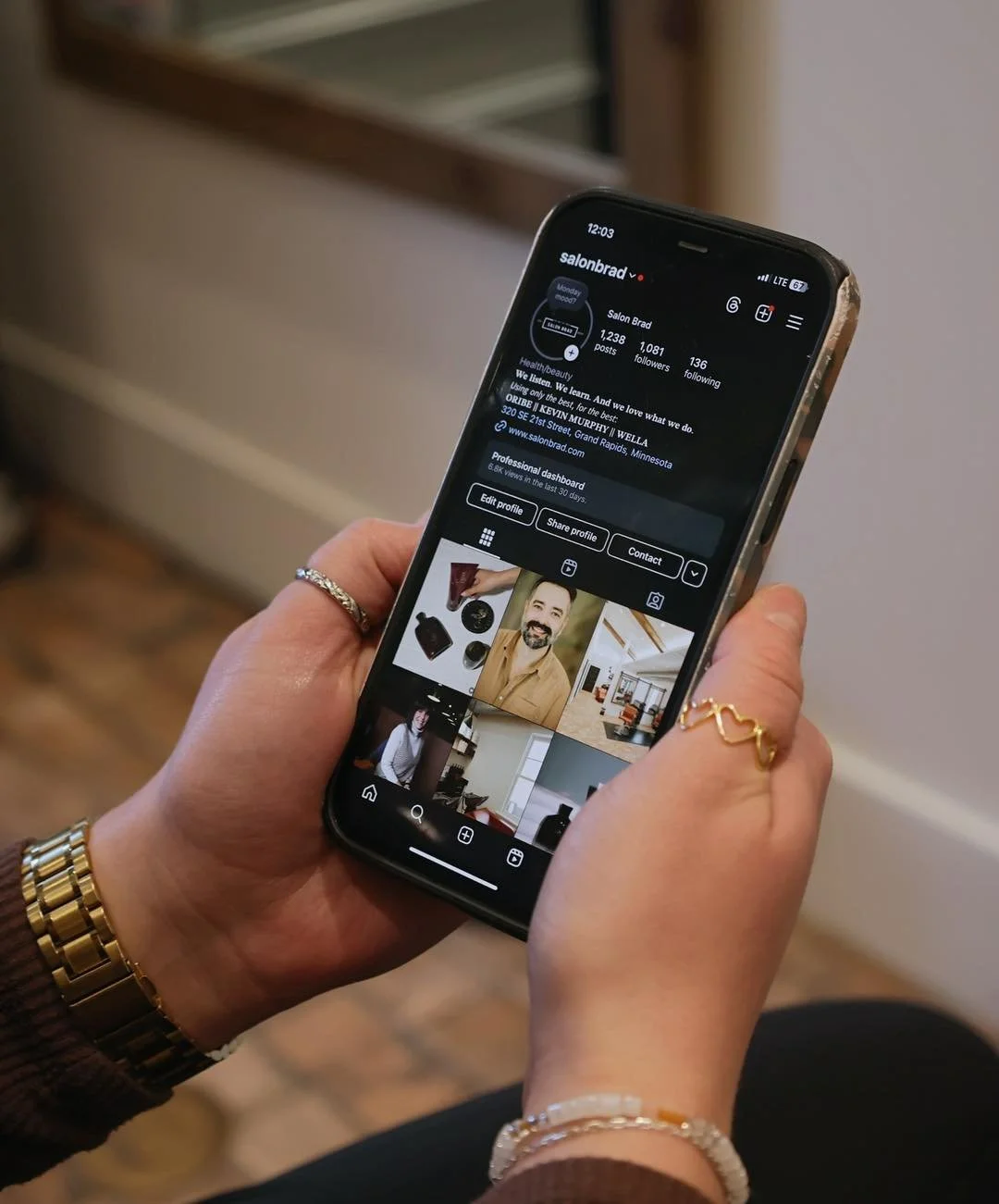 Fall Back to Great Hair! Daylight saving time ends this weekend&mdash;don&rsquo;t forget to set your clocks back! 

Book your next appointment and fall back in love with your style.

#SalonBrad #FallBackToGreatHair #FreshSeasonFreshStyle