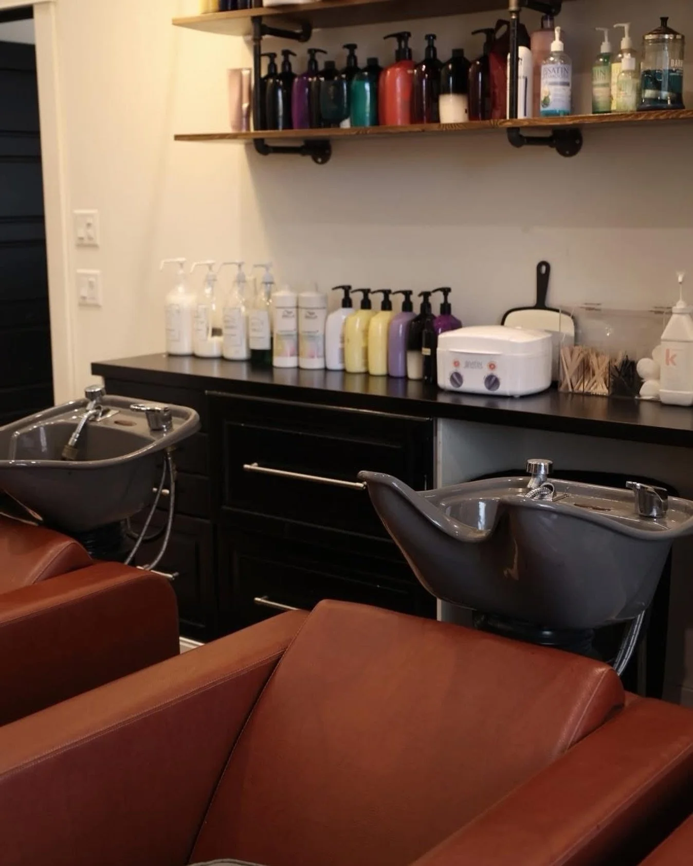 Nothing beats leaning back at the shampoo bowl.

Warm water, a relaxing scalp massage, and a few quiet minutes to just sit back and unwind. It&rsquo;s easily one of the best parts of getting your hair done.

The little moments in the chair make the w