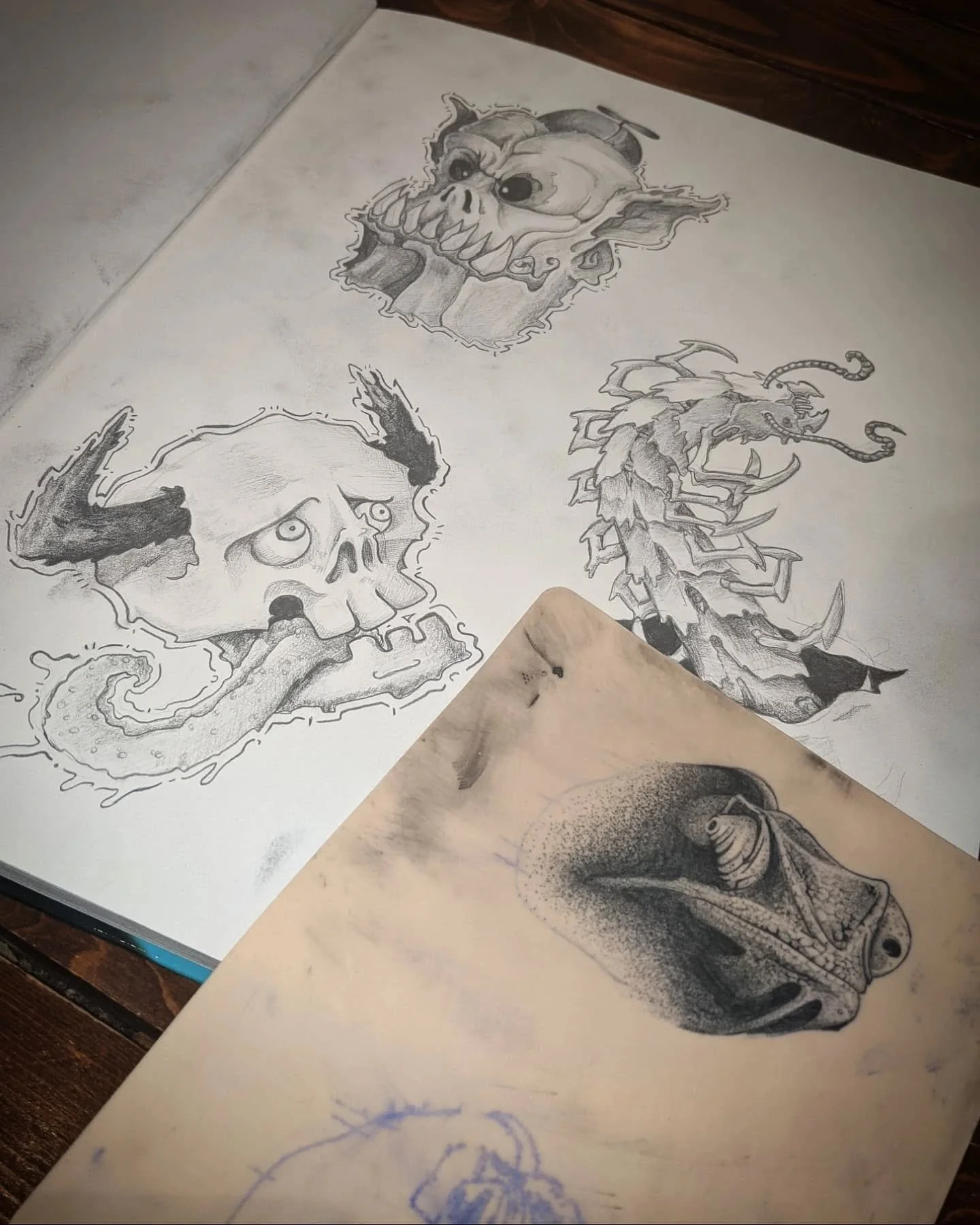 Progress 🦎

Today I tried to experiment with some traditional sketching for some illustrative tattoo flashes ~ wanted to rep my favorite 40k army in the top left lol 😎🍄

Sharing my first stencil on fake skin too, tried a realism design to mix thin