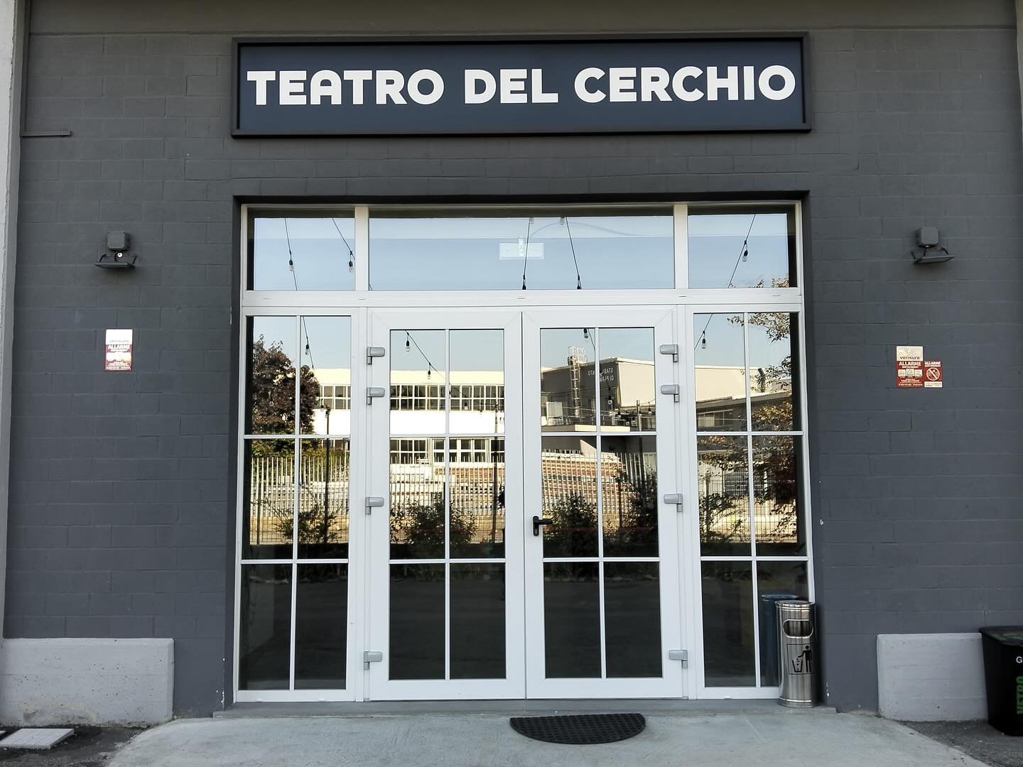 🥊 Boxeur arriva a Parma, sul palco del @teatro_del_cerchio !
La storia di Eugenio Smit Lorenzi e Victor Young Perez torna a emozionare il pubblico con il suo racconto di sport, antifascismo e coraggio.
Un incontro di boxe che diventa simbolo di resi