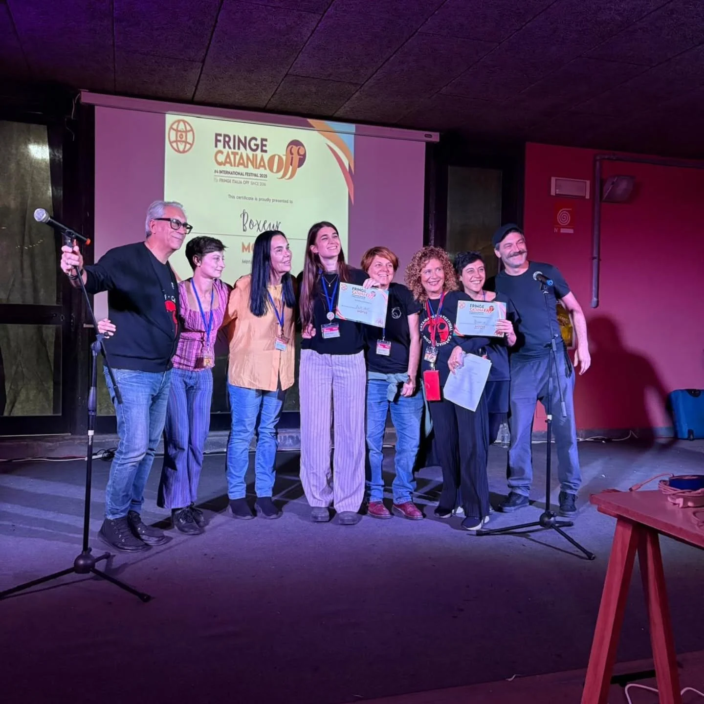 Oggi me la tiro un p&ograve;. Perch&egrave; questo mese di ottobre mi ha riempita di orgoglio gioia e soddisfazioni! Ci sono stati un p&ograve; di premi e un p&ograve; di spettac oli premiati che  mi riguardano in qualche modo. Li cito in maniera vag