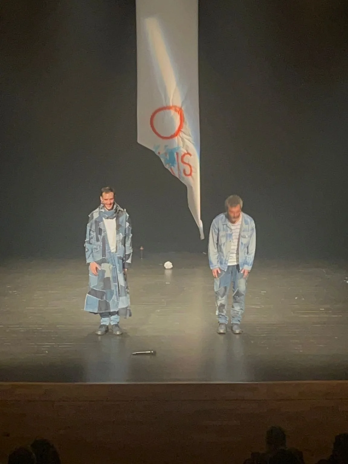 Venerd&igrave; abbiamo debutatto &ldquo;La Societ&agrave; dei Ribelli&rdquo; al Teatro di Villazzano.
Una prima intensa, potente, attraversata da corpi, parole e memoria.
Grazie al pubblico che ha riempito la sala e agli straordinari Andrea Bonfanti 