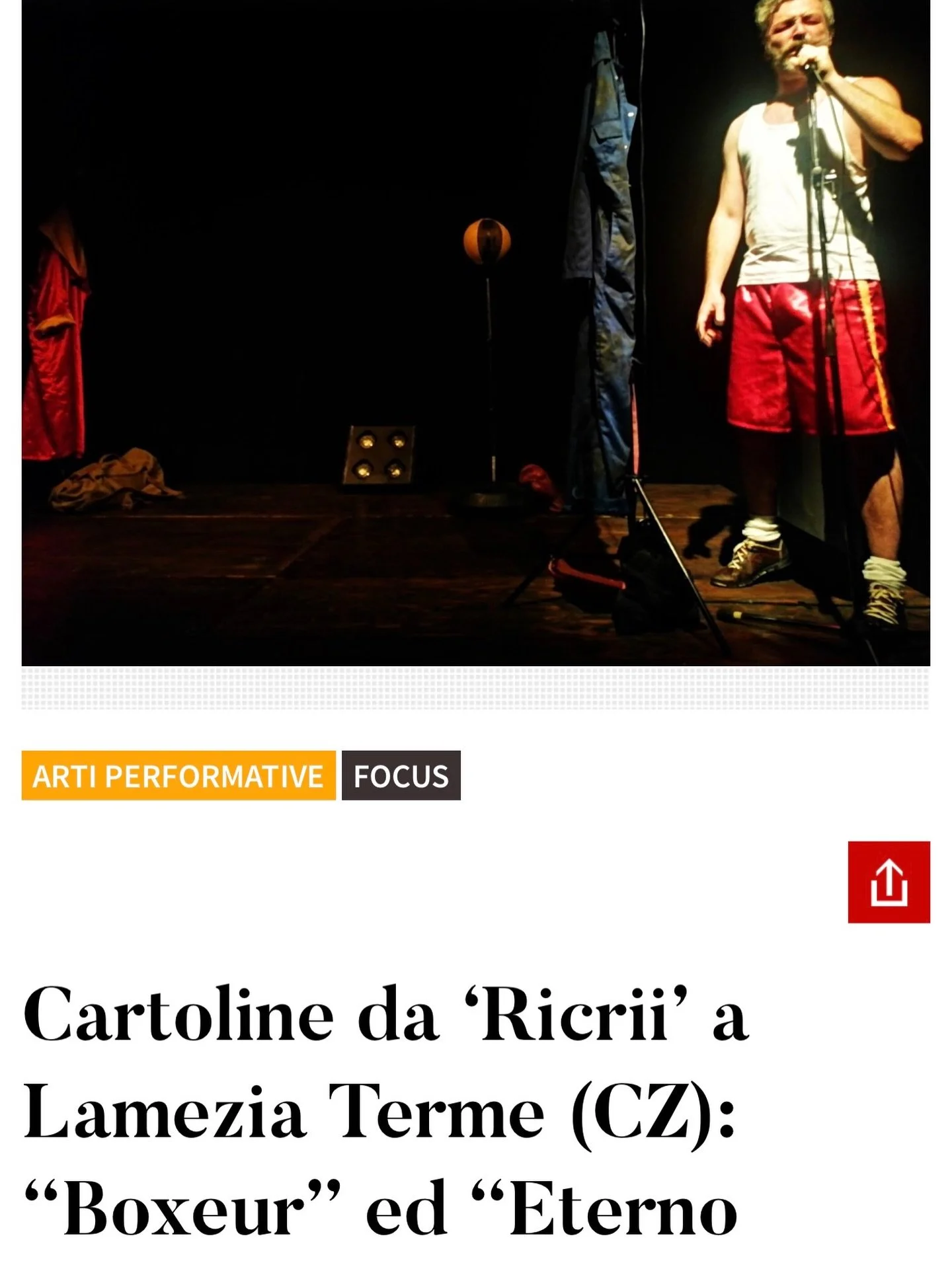 📰 BOXEUR raccontato da Scene Contemporanee

Una cartolina da RiCrii Festival, a Lamezia Terme, che va dritta al cuore dello spettacolo.
Scene Contemporanee dedica un articolo a BOXEUR, leggendo in scena il gesto, la ripetizione, il corpo che combatt