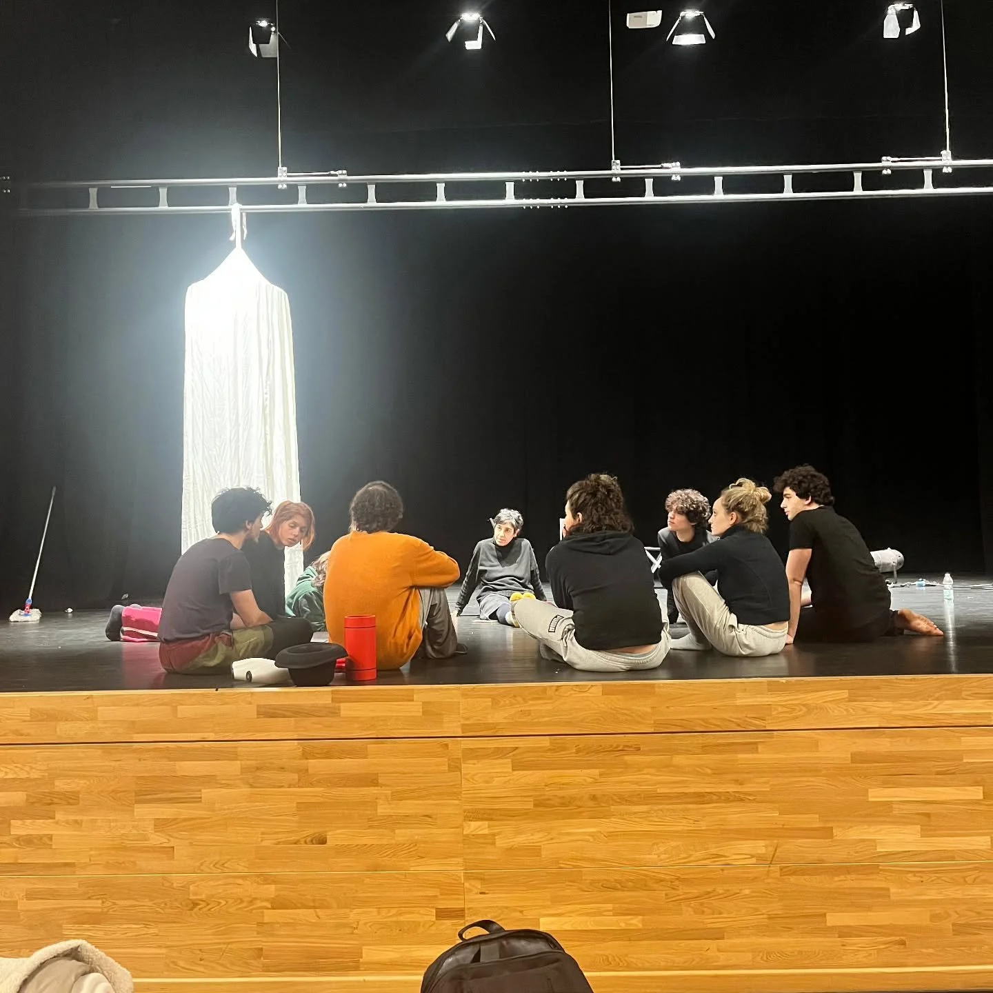 Secondo giorno di Supervisioni.
Si parla, si prova, si scende e si sale.
Vi aspettiamo gioved&igrave; ore 18 al teatro di Villazzano (TN)