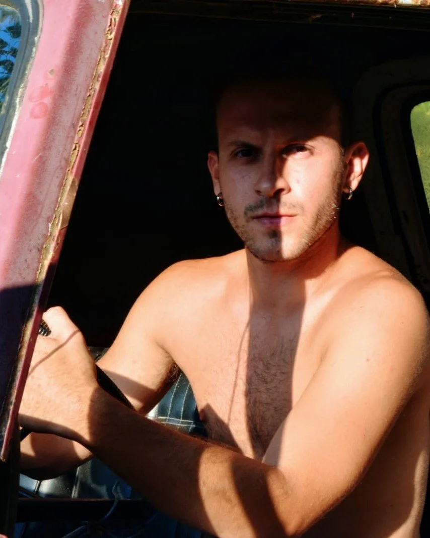 Gioved&igrave; portiamo in scena &ldquo;Parlare tra maschi&rdquo; in una forma speciale: un&rsquo;anteprima, un primo incontro con il pubblico.

Non &egrave; uno spettacolo &ldquo;finito&rdquo;, ma un work in progress. Un progetto che sta ancora pren