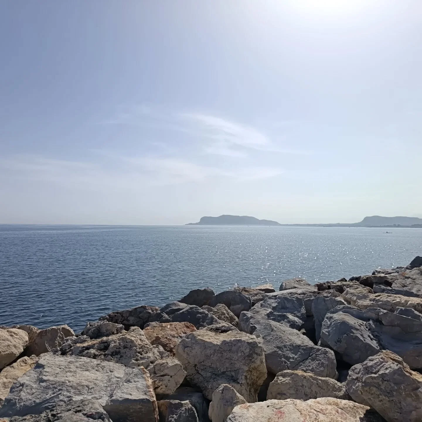 ✨ Day 2: la prima &egrave; andata! Ieri ci siamo lasciati trasportare dai vicoli e dagli angoli nascosti di Palermo, fino ad arrivare al mare, e con gli occhi e il cuore pieno di bellezza abbiamo portato in scena il nostro primo spettacolo di questa 