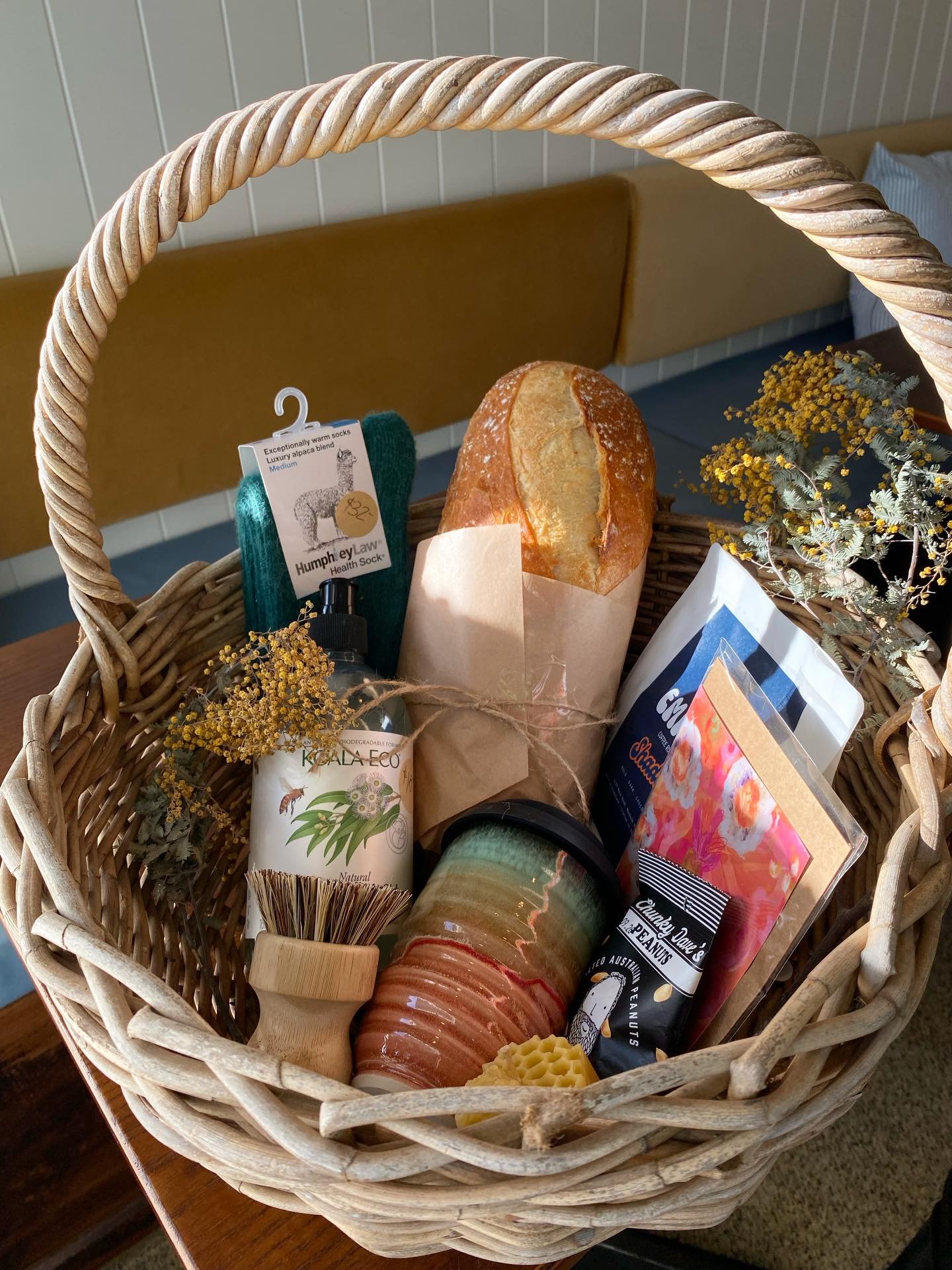 Christmas is almost here 🎄
~ 
@potteryfortheplanet 
@empirebeans 
@koalaeco 
@humphrey_law_socks