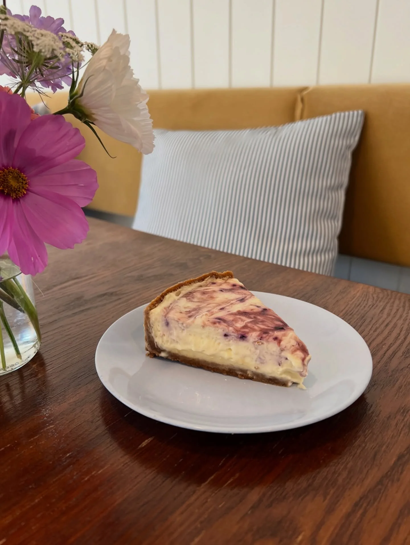 Gingernut berry cheesecake 🍓

#honeylane #upweycafe #homemadefood #housebakedcakes #devonshiretea #dandenongranges #upwey #coffeeshop #thousandsteps #scones #freshfood #smoothies #coldpressedjuices #local #producestore #sourdough #bagels