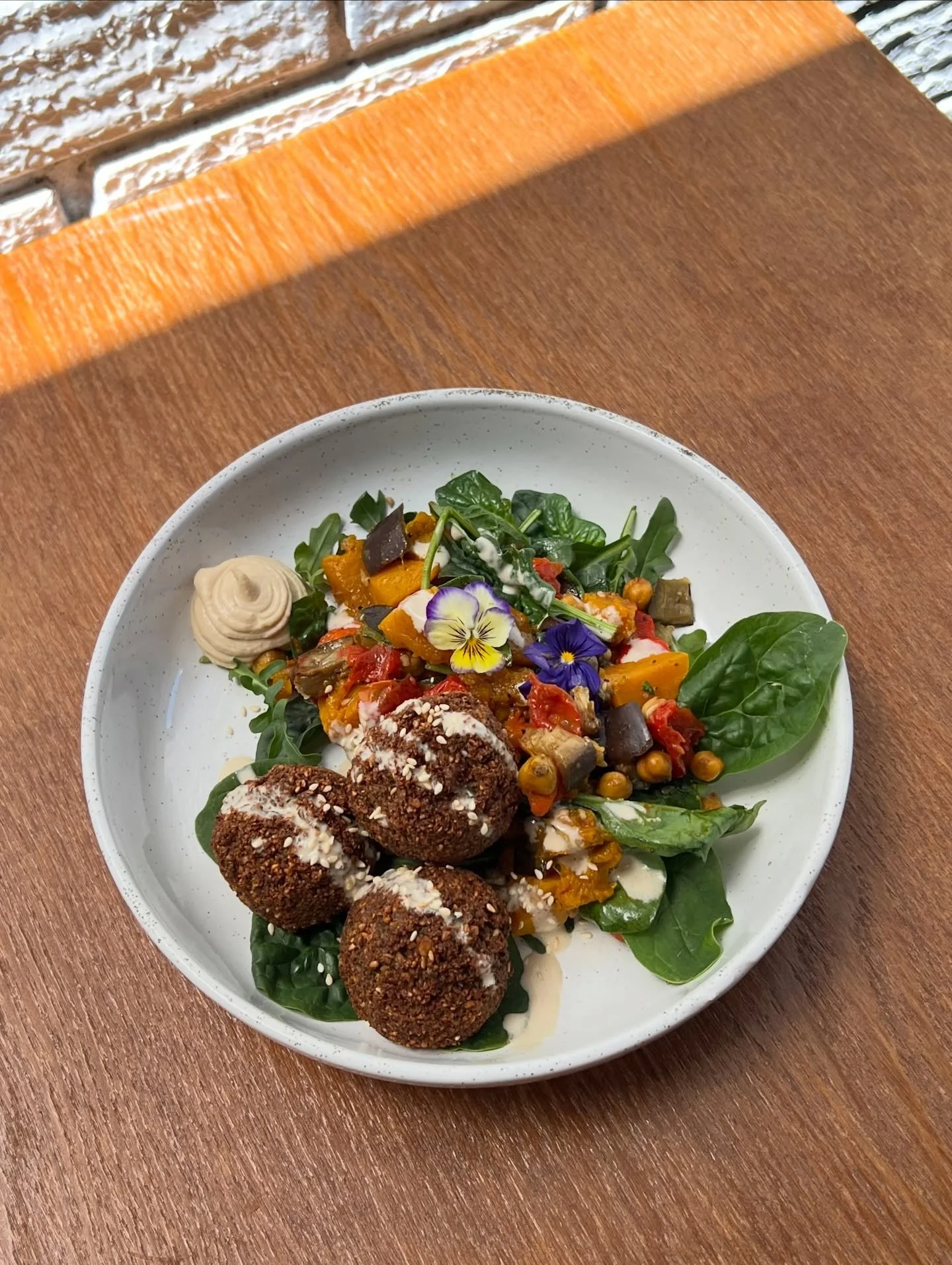 One of our new menu items 🌱
~wholesome falafel bowl 

#honeylane #upweycafe #homemadefood #housebakedcakes #devonshiretea #dandenongranges #upwey #coffeeshop #thousandsteps #scones #freshfood #smoothies #coldpressedjuices #local #producestore #sourd