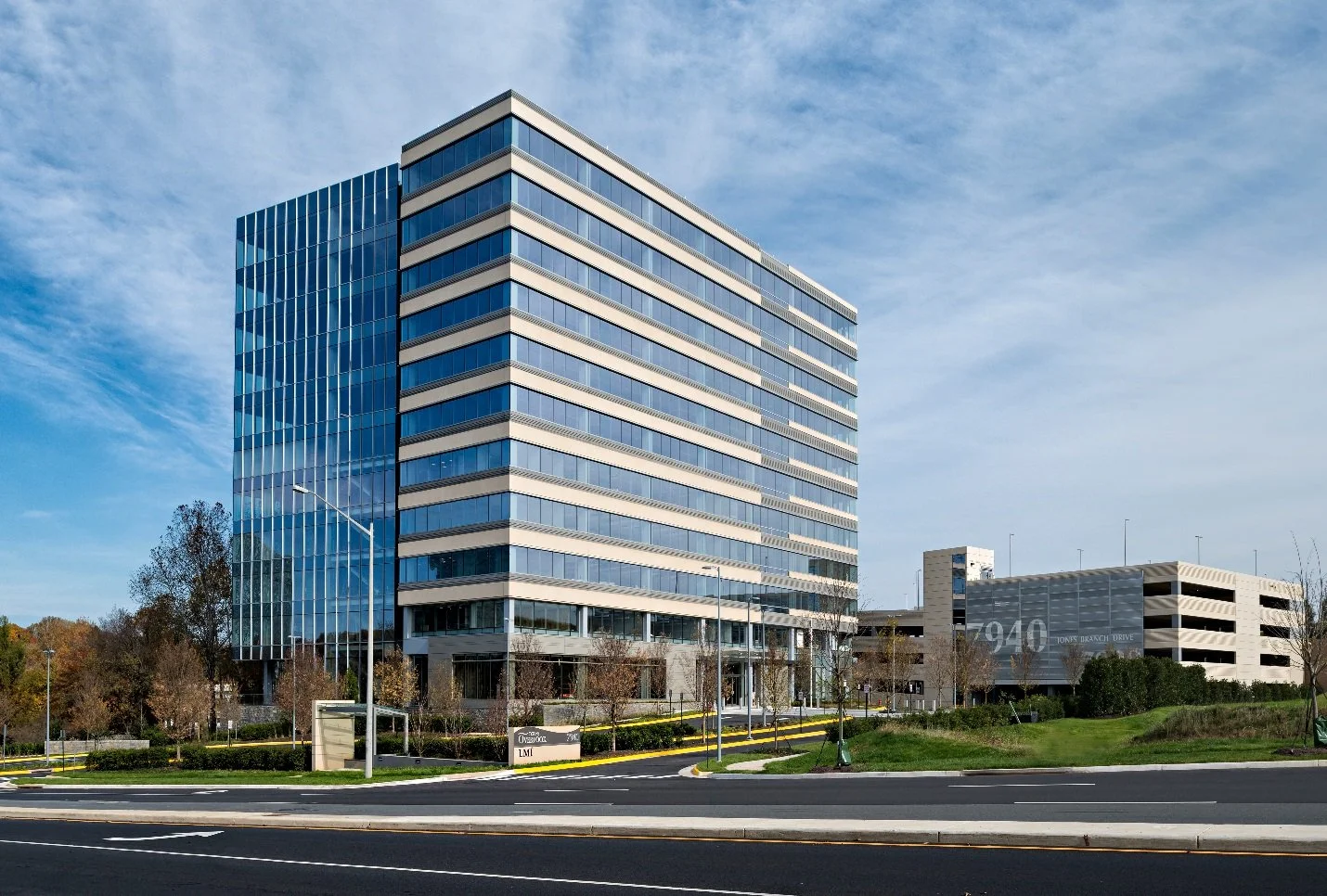 7-Office-Tysons-Overlook_html_48e07309.jpg