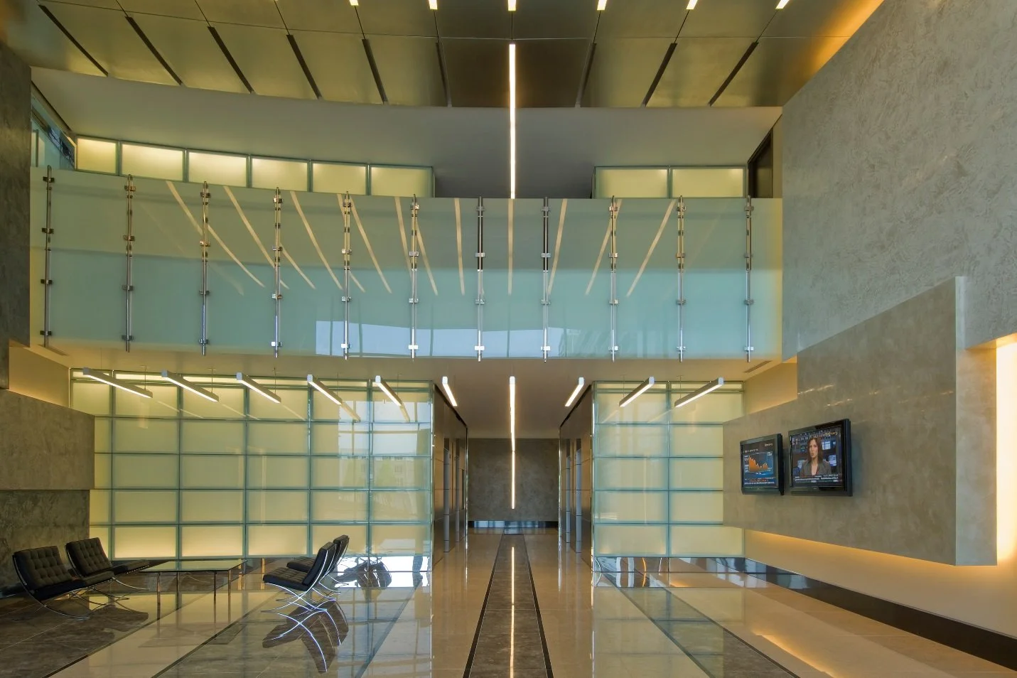 7-Office-2303-Dulles-Station-East_html_m3a7abe3a.jpg