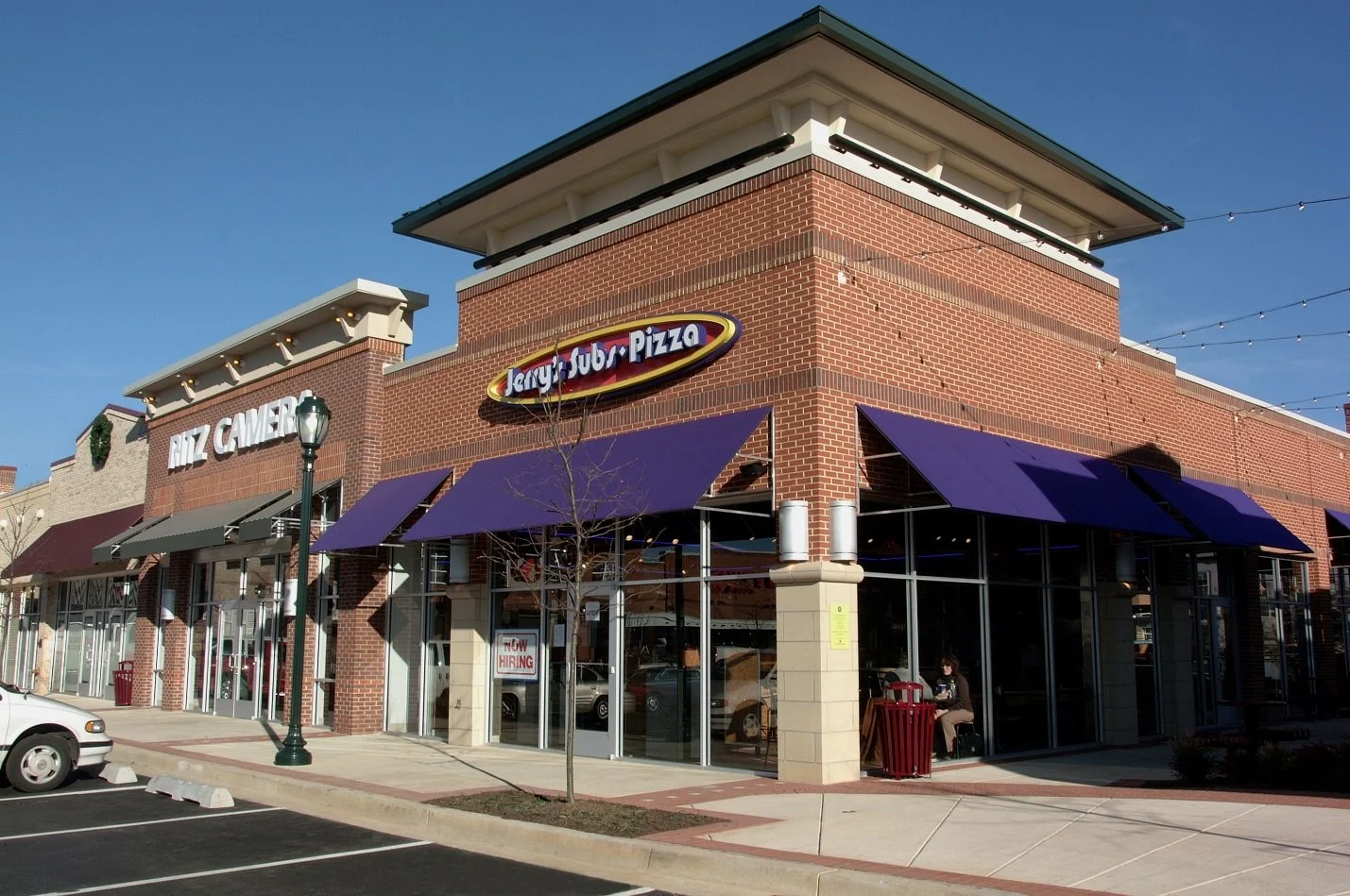 7-Retail-Fallsgrove-Village-Center_html_20fb16ed.jpg