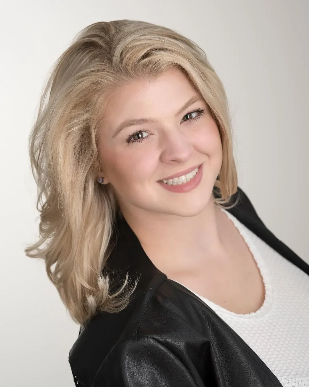 Bryn Apprill bio picture