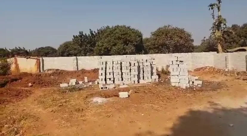 SAFETY WALL IS BEING BUILT