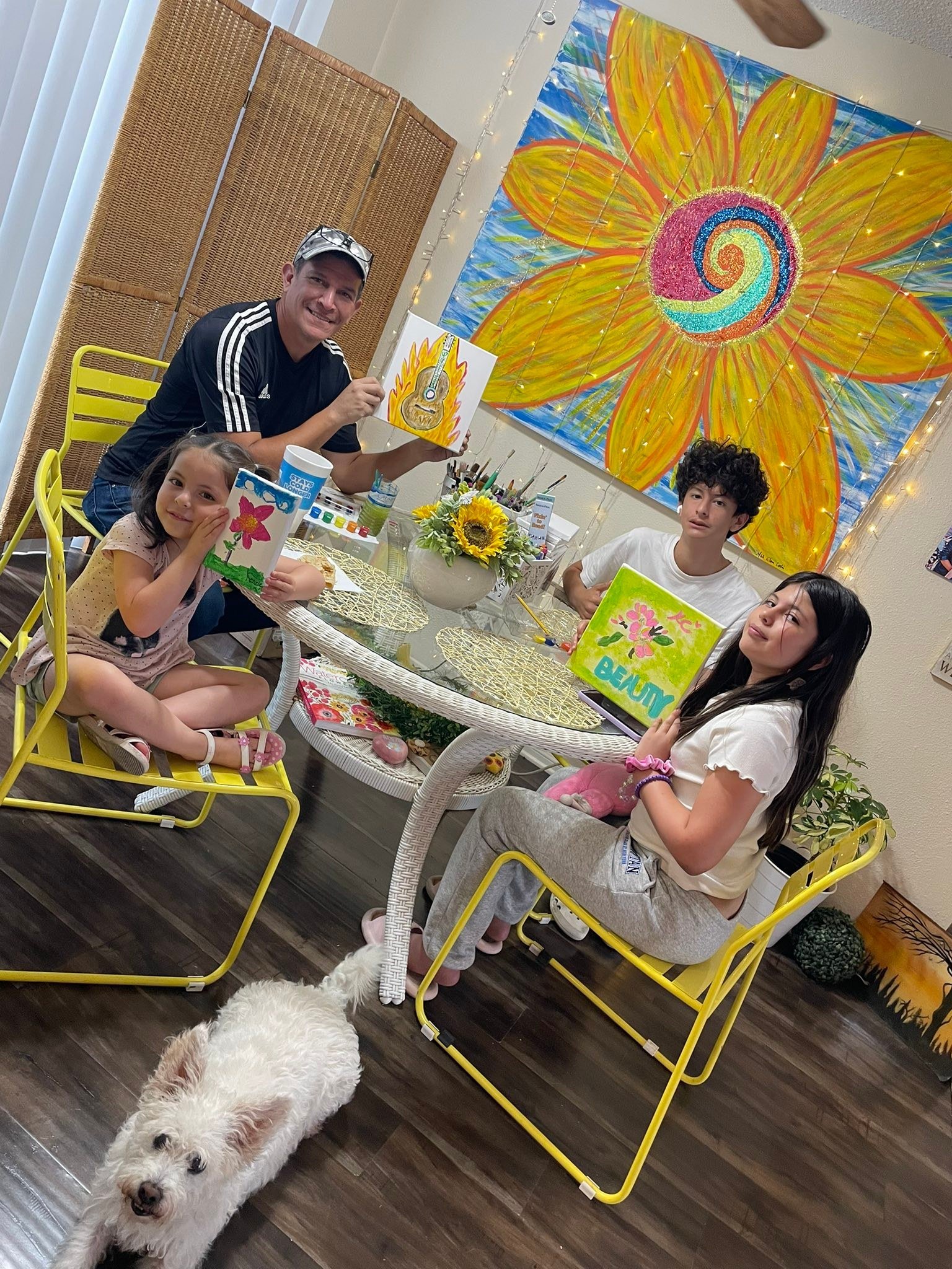 Our kids should always be a priority and we should guide them with love ❤️.

Los hijos deben ser una prioridad y debemos guiarlos con mucho amor 🥰. 

#family #art #love #kids #joy