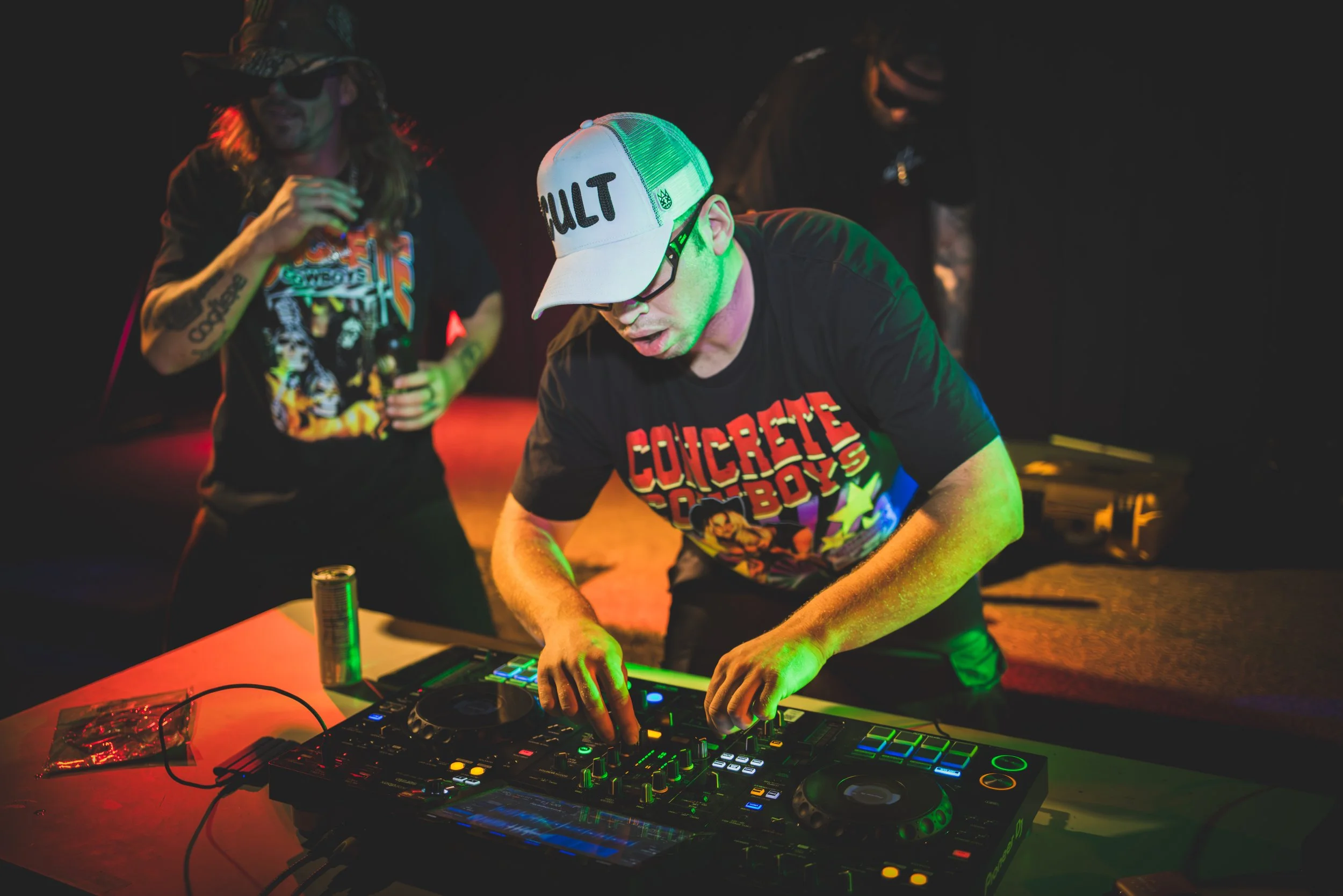 DJ