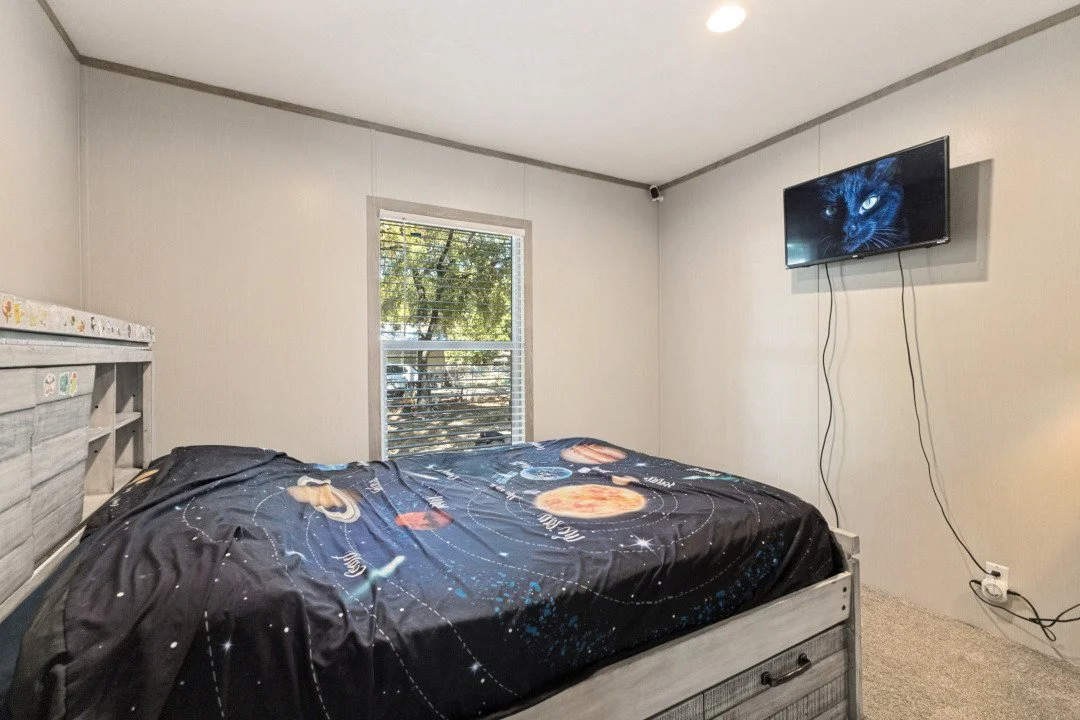 9776Navajo_room1.jpg