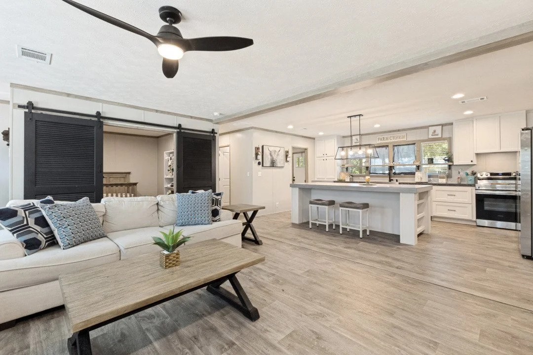9776Navajo_livingkitchen.jpg