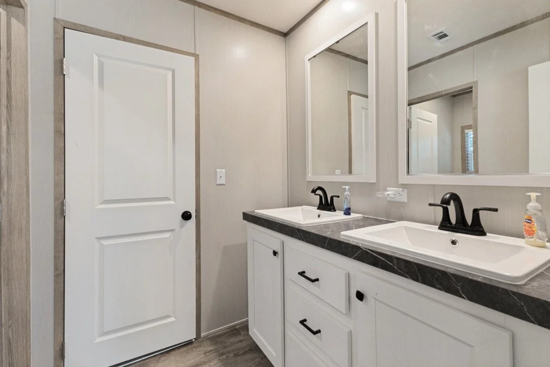 9776Navajo_bath2.jpg