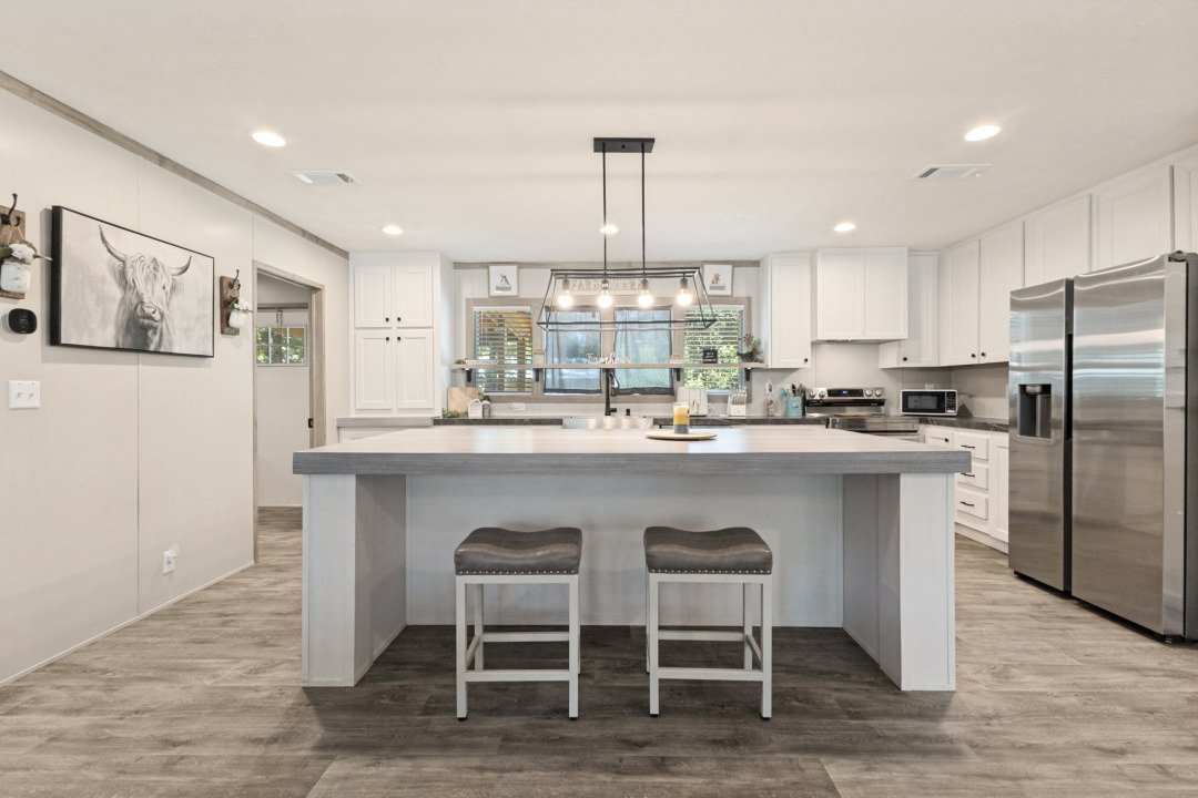 9776Navajo_kitchen.jpg