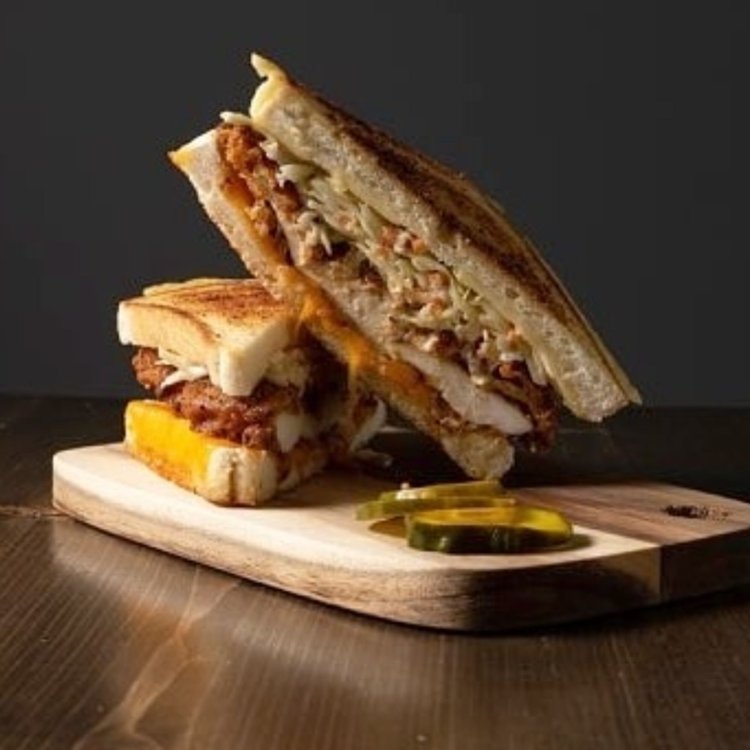 Melt Sandwich Co. social media.
