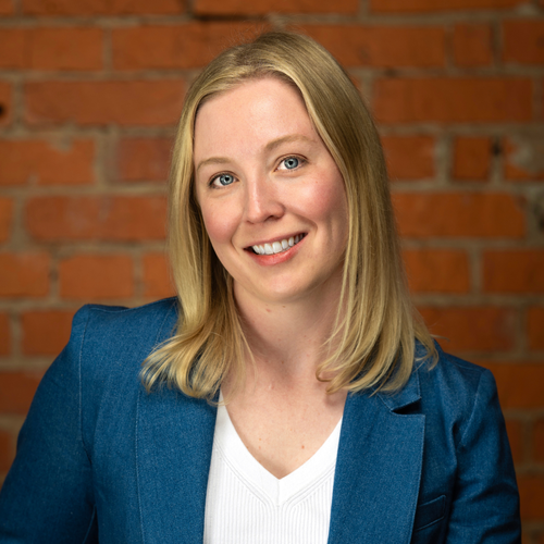 Roberta Farion, Communications Associate